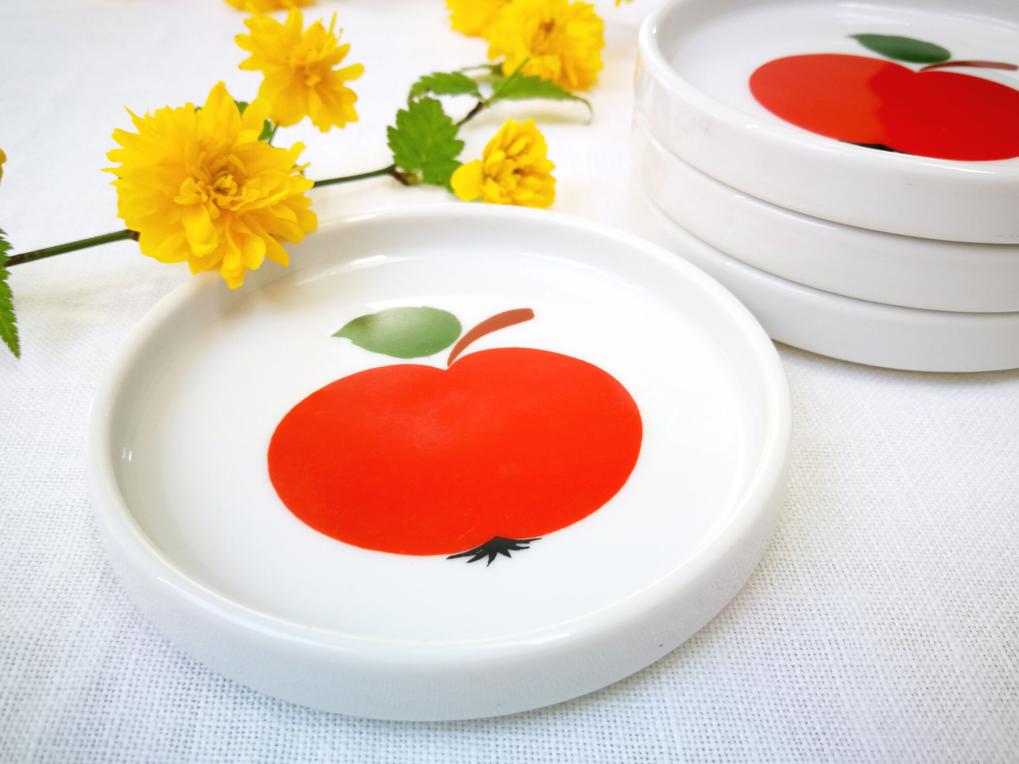 Set de 4 dessous de verre en porcelaine Seltmann Weiden Bavaria / Modèle "Patricia" / Pommes rouges
