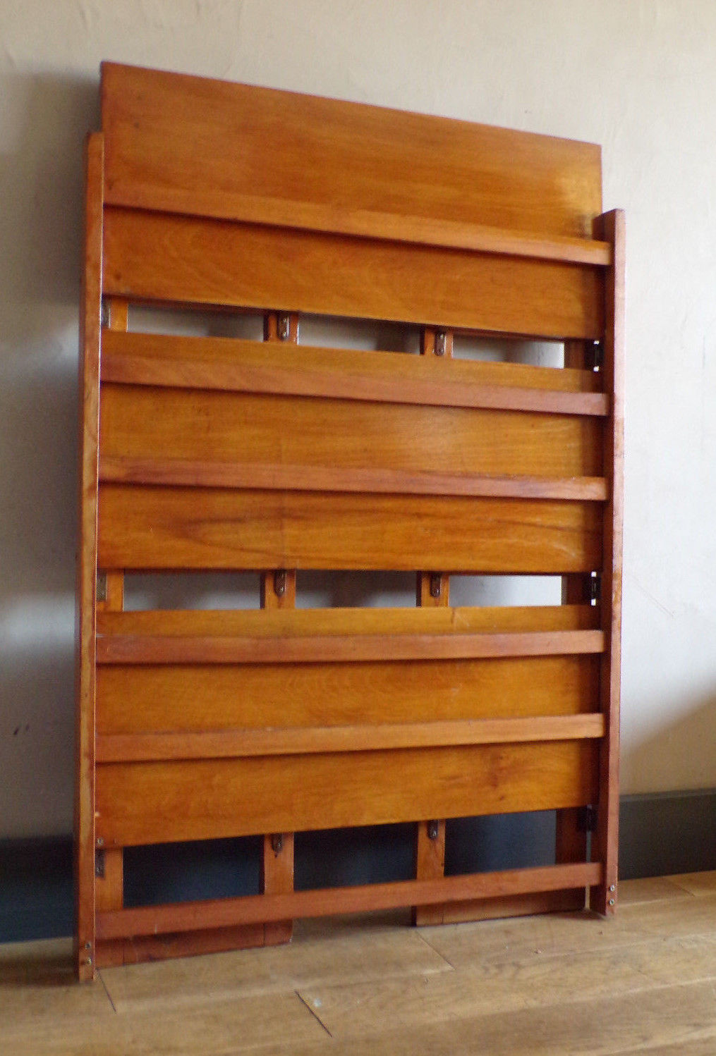 Bookseller folding shelf wood