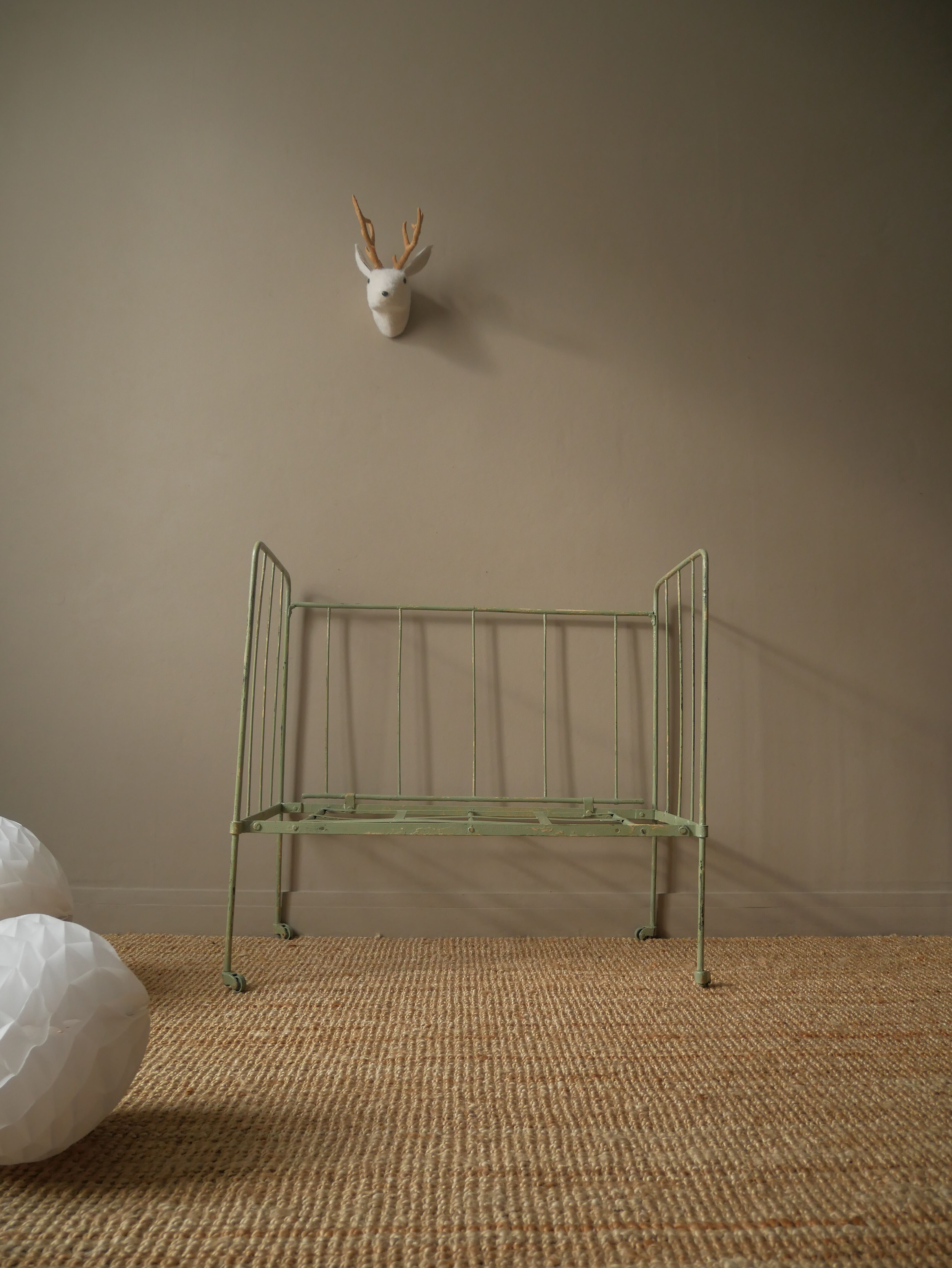 Vintage metal daybed for children
