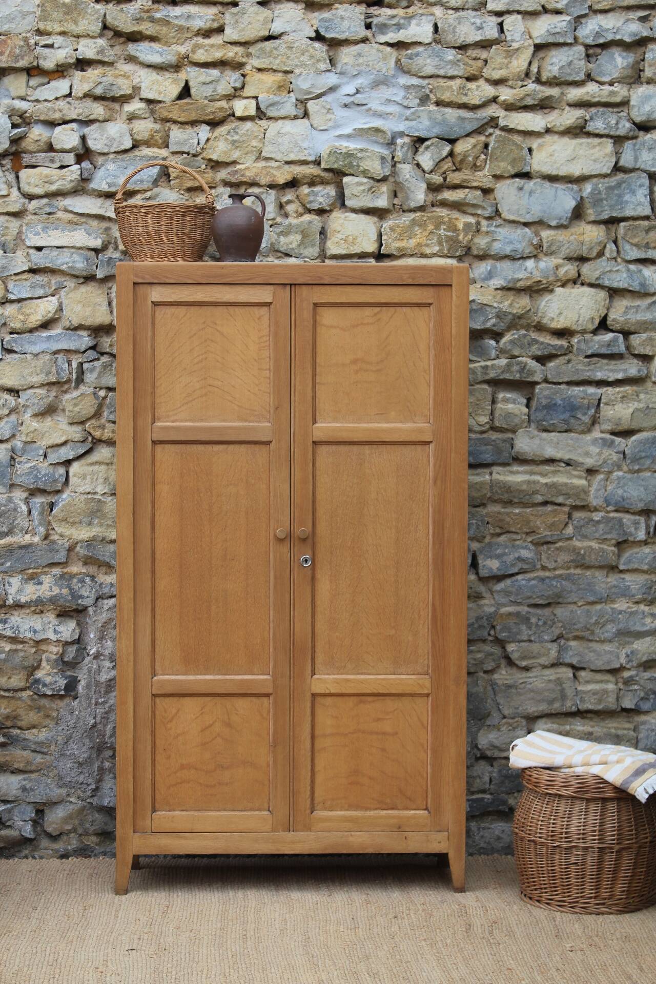 Armoire parisienne 