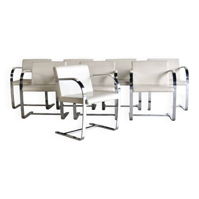 Une série de huit fauteuils BRNO de Mies Van Der Rohe, années 80