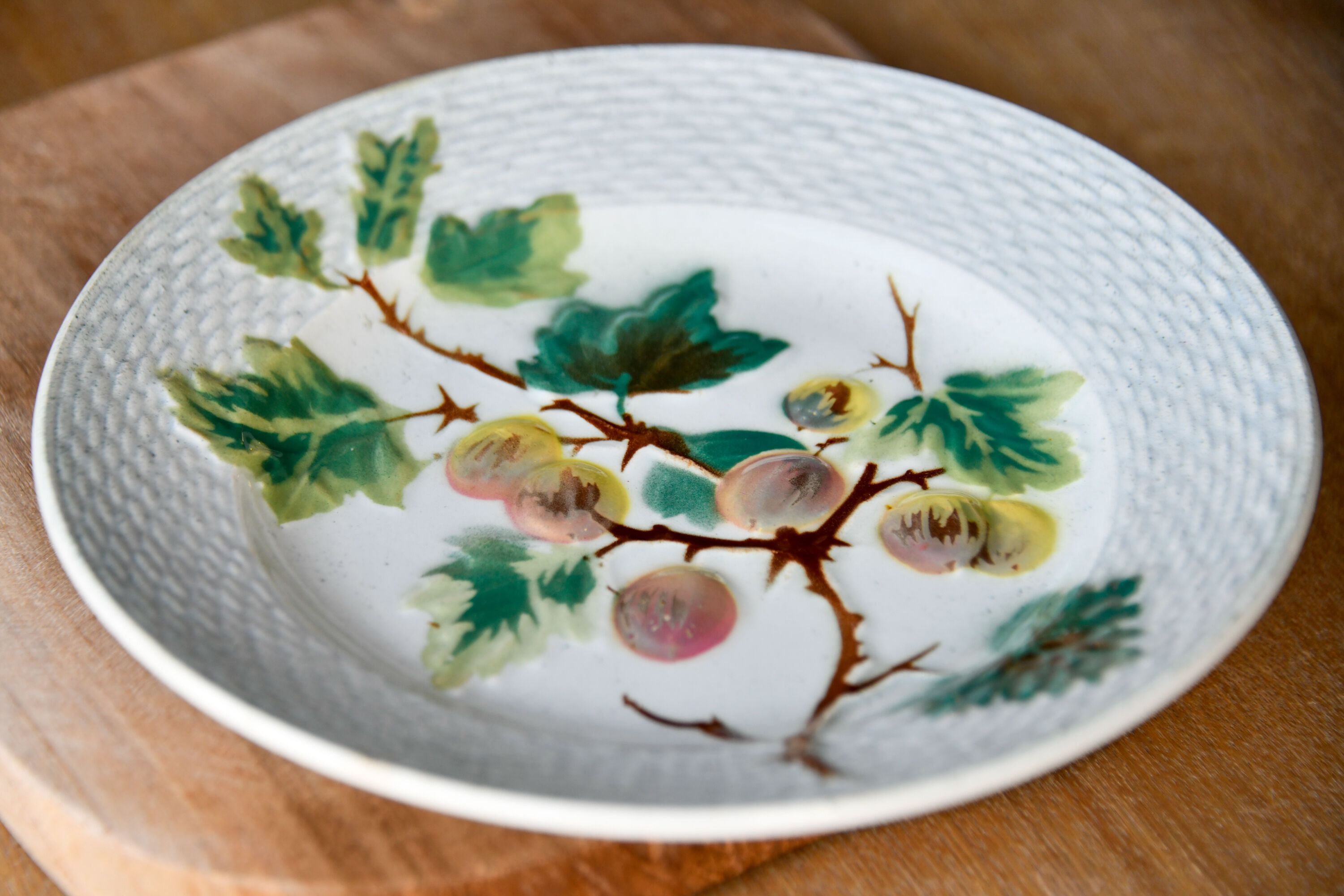 Set of 4 dessert plates in slip St Amand Hamage