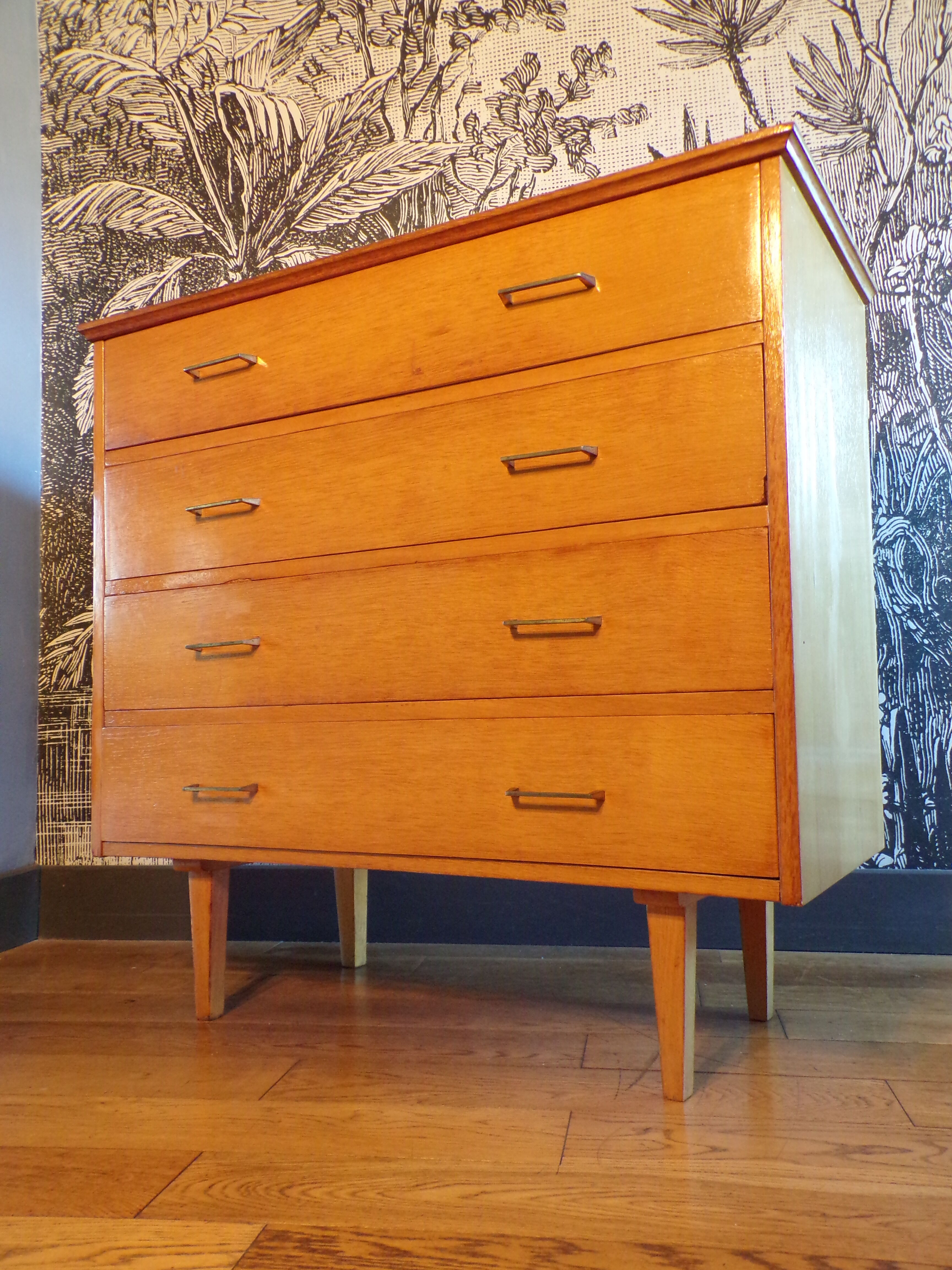 Vintage dresser 4 drawers