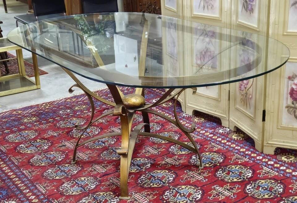 Grande table a manger / table design 1970 en métal doré et verre – XXe