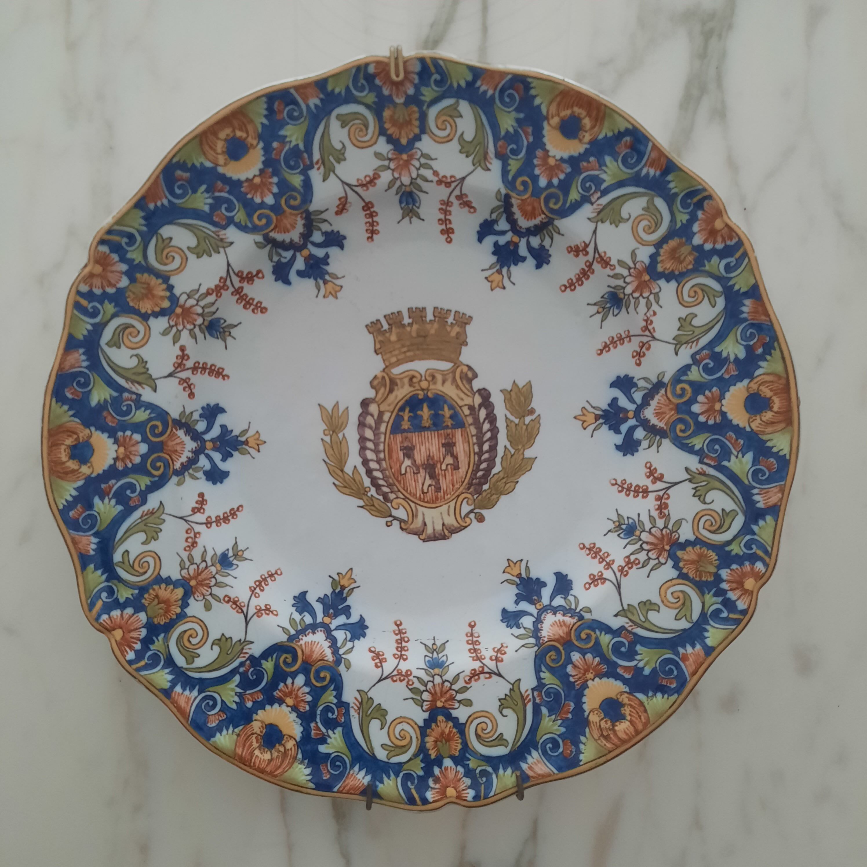 Decorative plate signed ff with coat of arms city of tours