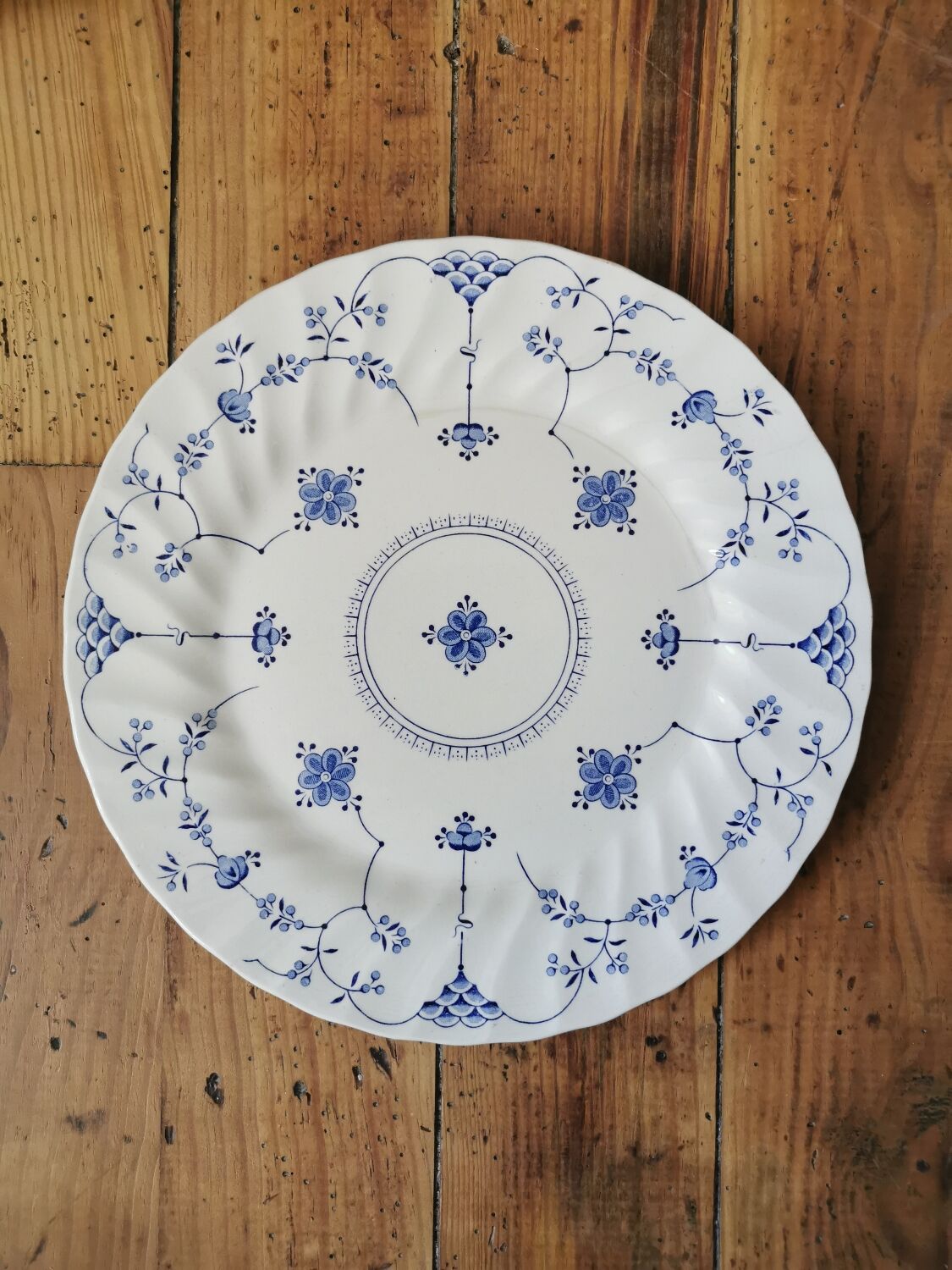 Assiettes plates vintage Myott Finlandia