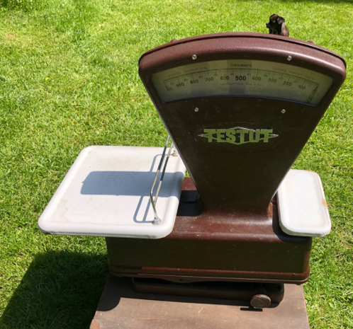 Bakelite Trader's Balance Testut