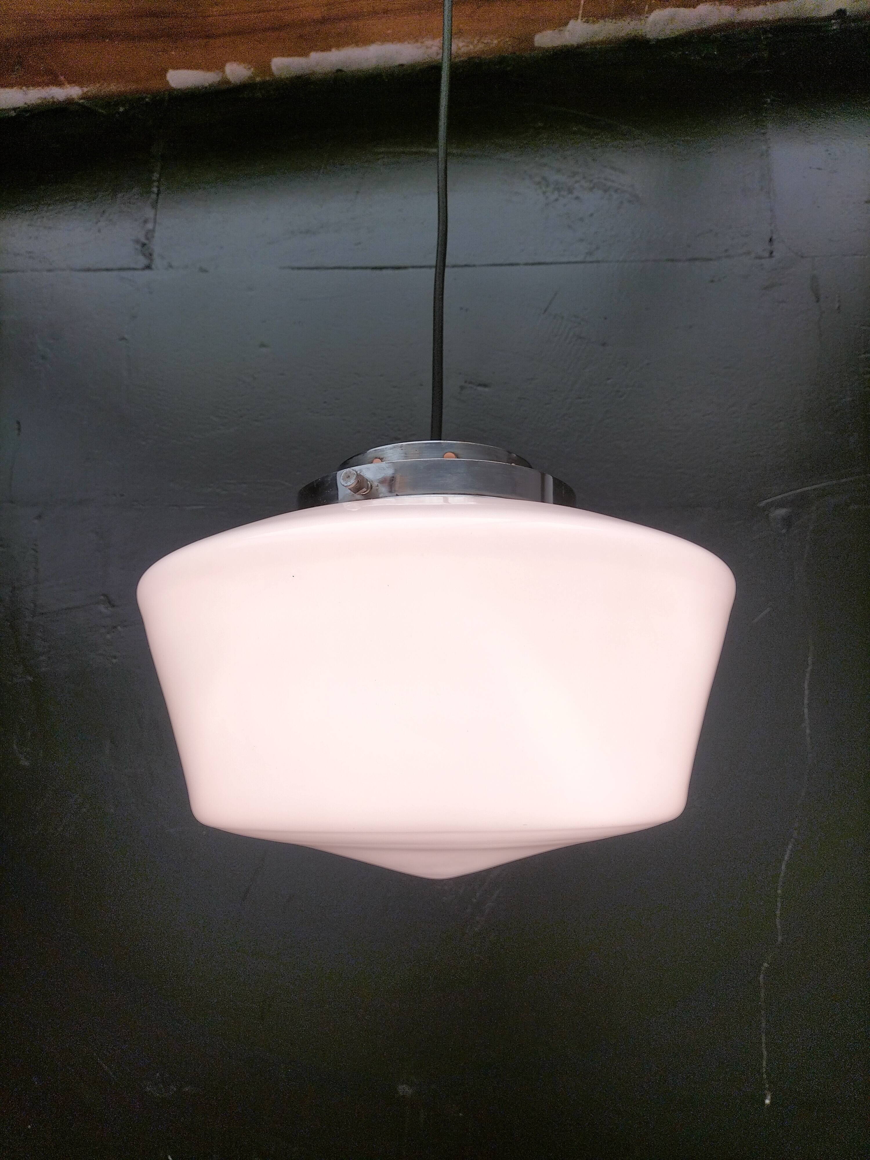 Opaline suspension
