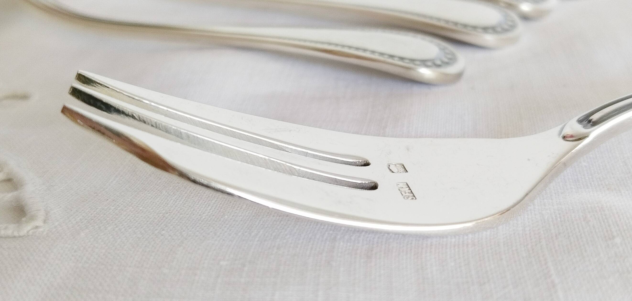 Oyster or dessert forks, silver sfam