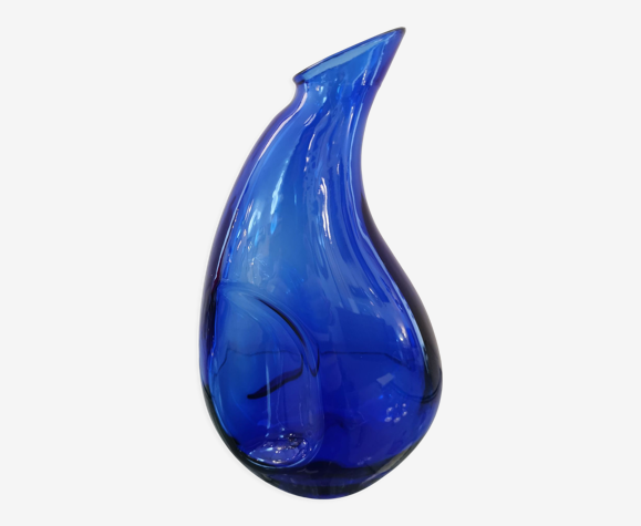 Carafe en verre bleu vintage