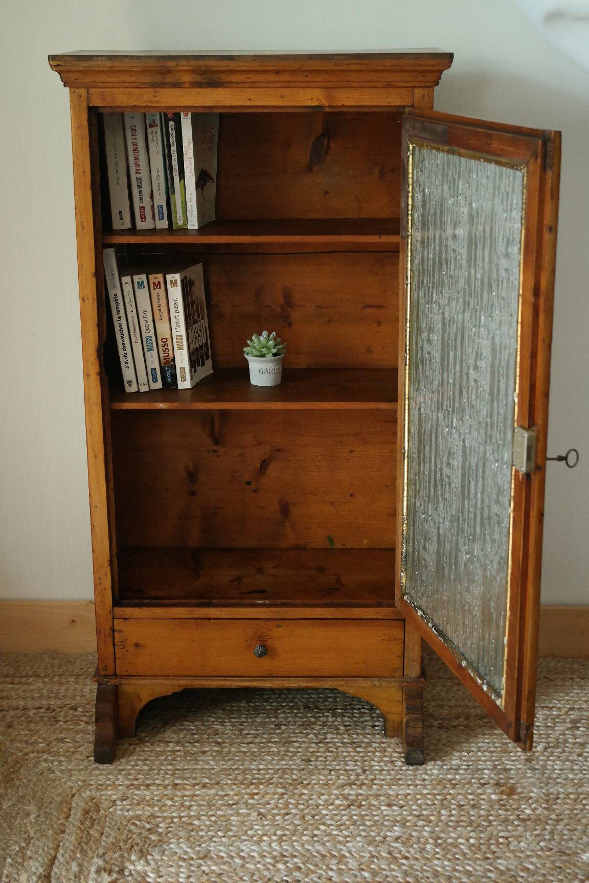 Low country window from the early 20th century