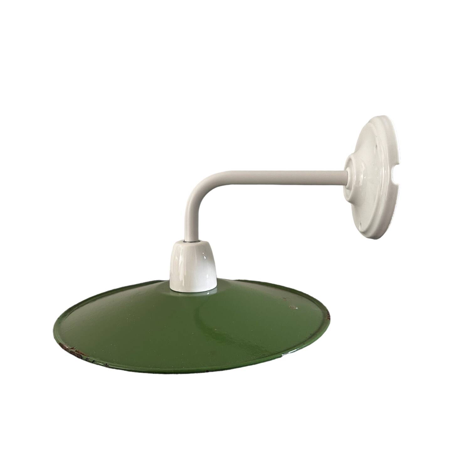 Enameled sheet metal wall light