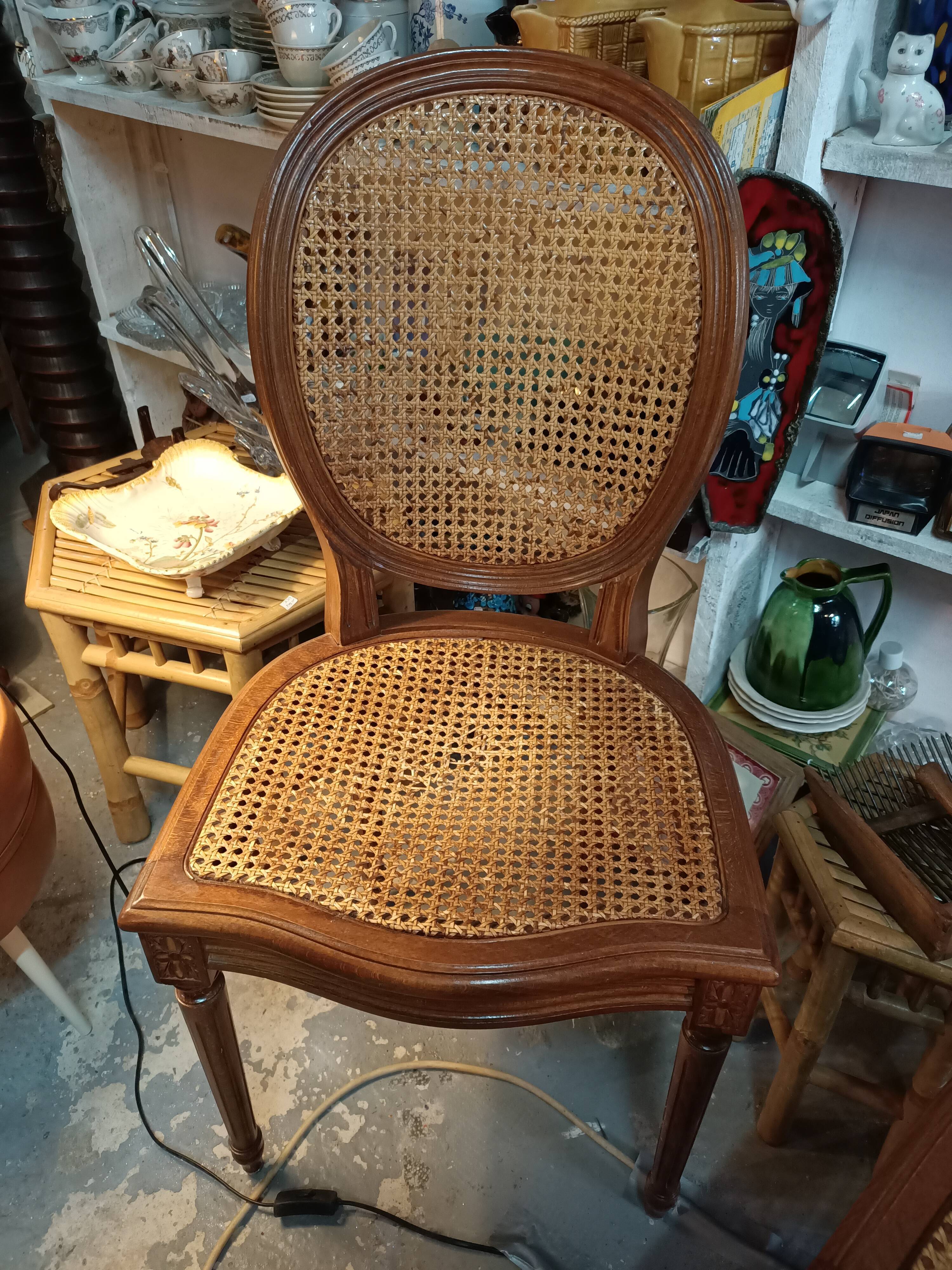 Medallion chairs