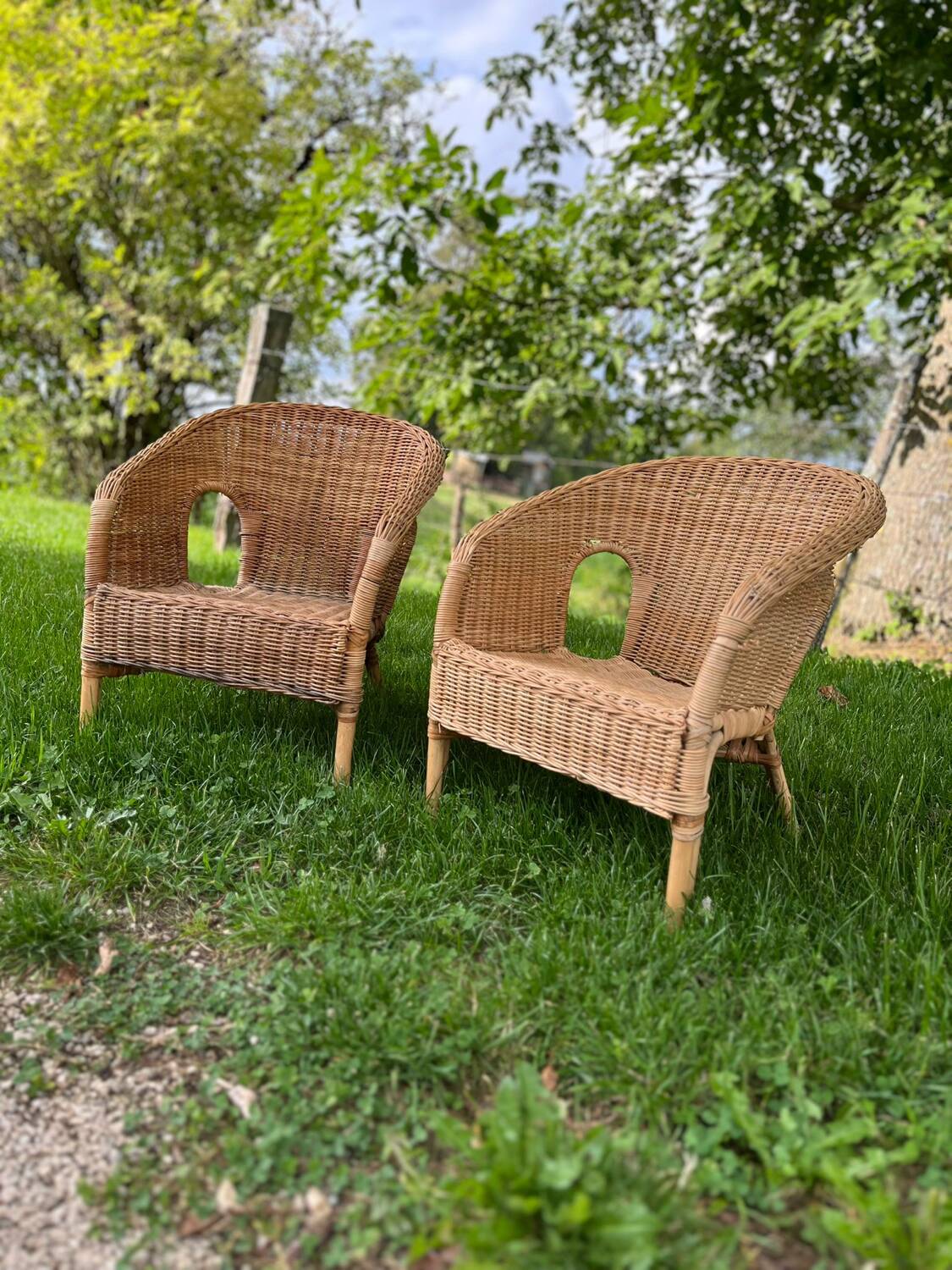 Lot deux fauteuils osier enfant vintage