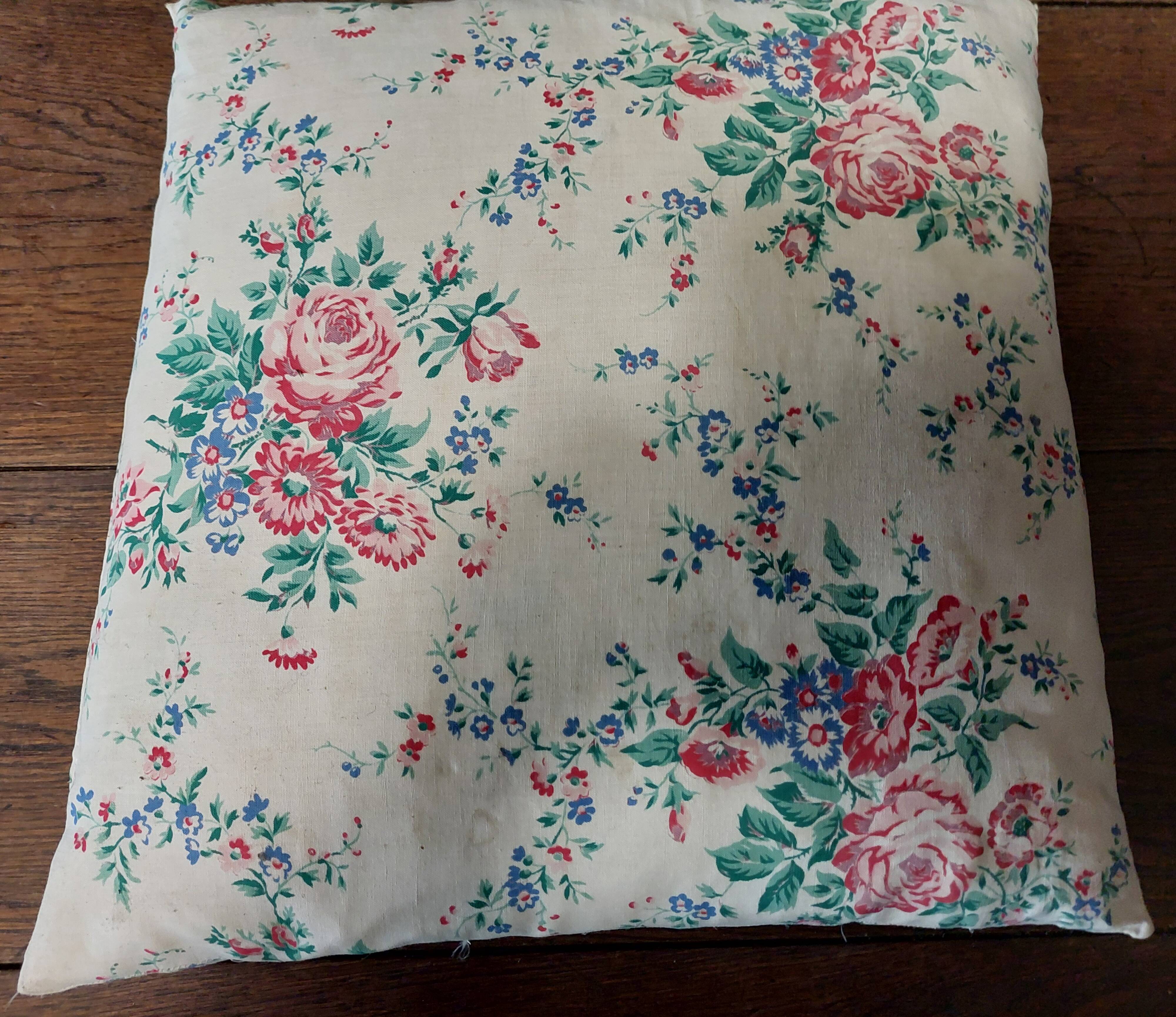 Coussin vintage tissu à fleurs 40 X 45 cm