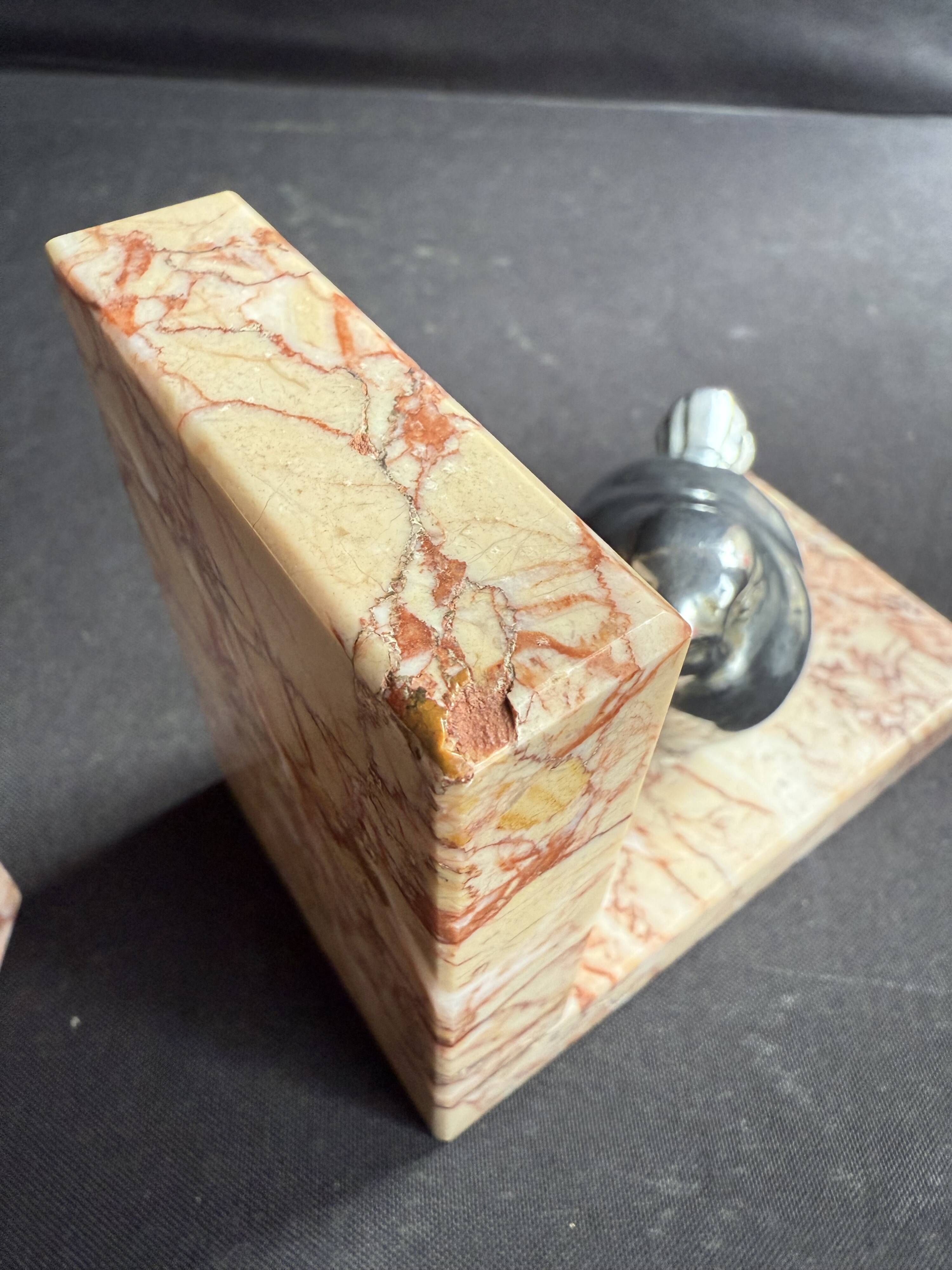 Paire de serre-livres Art déco en marbre