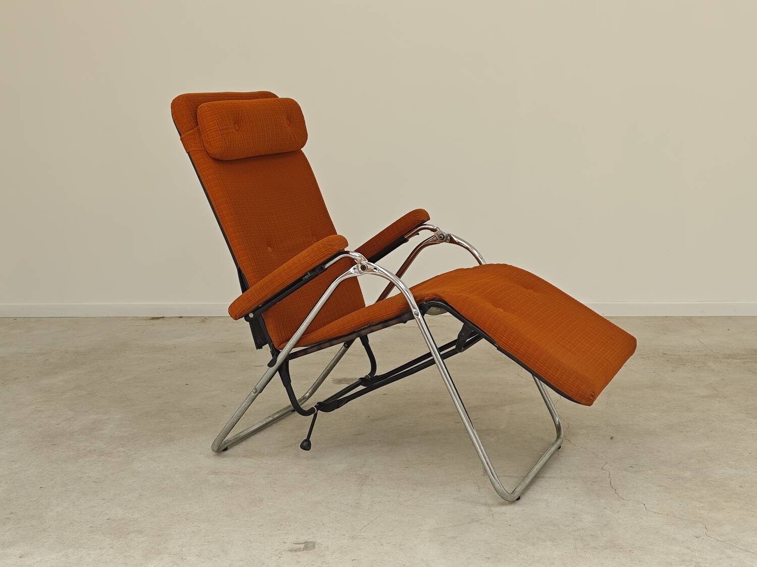 Indoor deckchair, Lama 70's orange deck chair