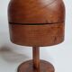 Forme à chapeau en bois ancienne sur pied, 1900, 29 cm