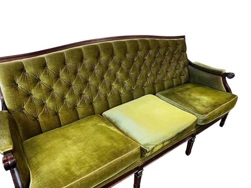 Canapé vintage vert mousse / chesterfield / canapé
