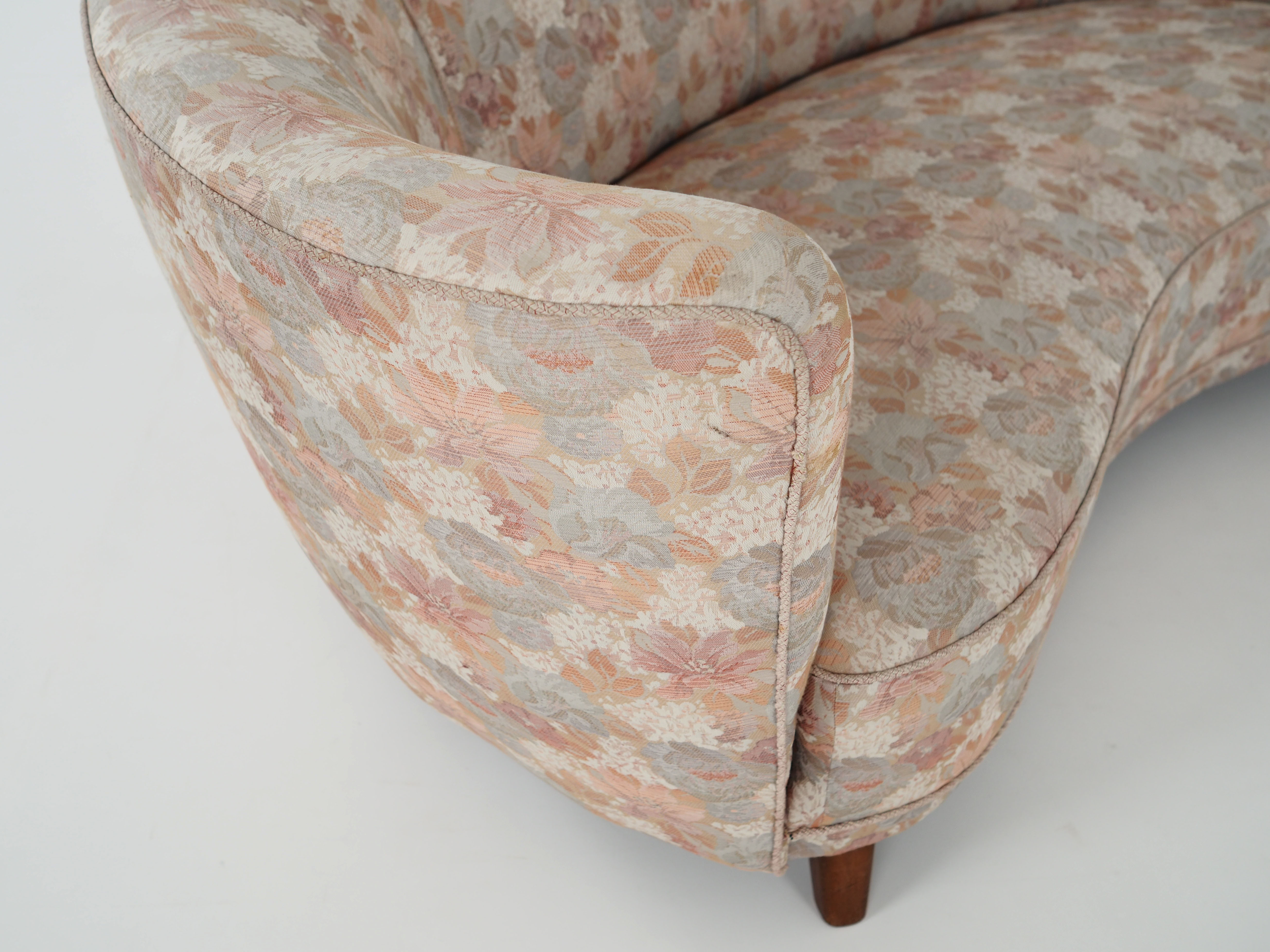 Banana-shaped sofa 1970s design