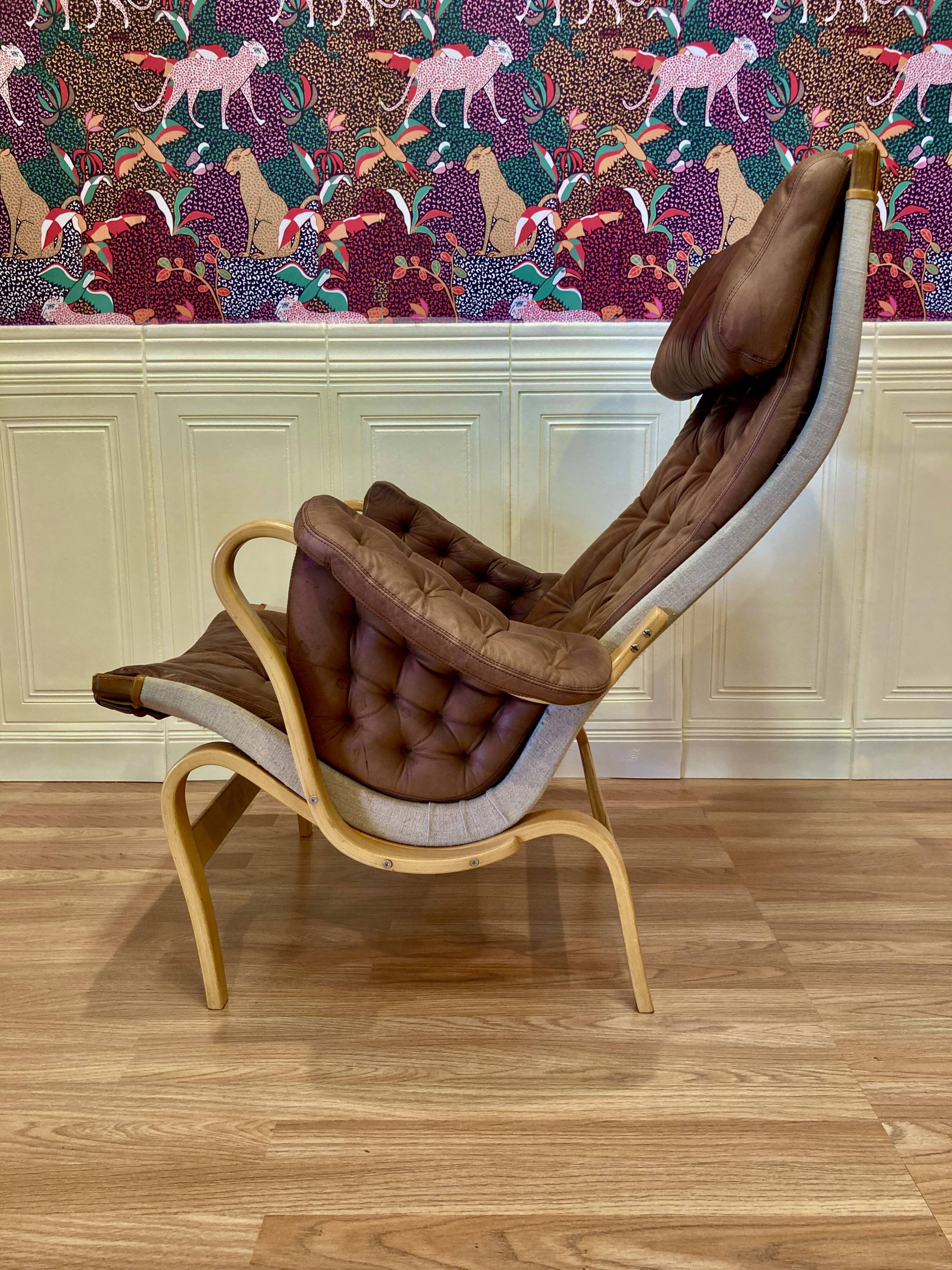 "Pernilla" armchair leather "Bruno Mathsson" 1960.