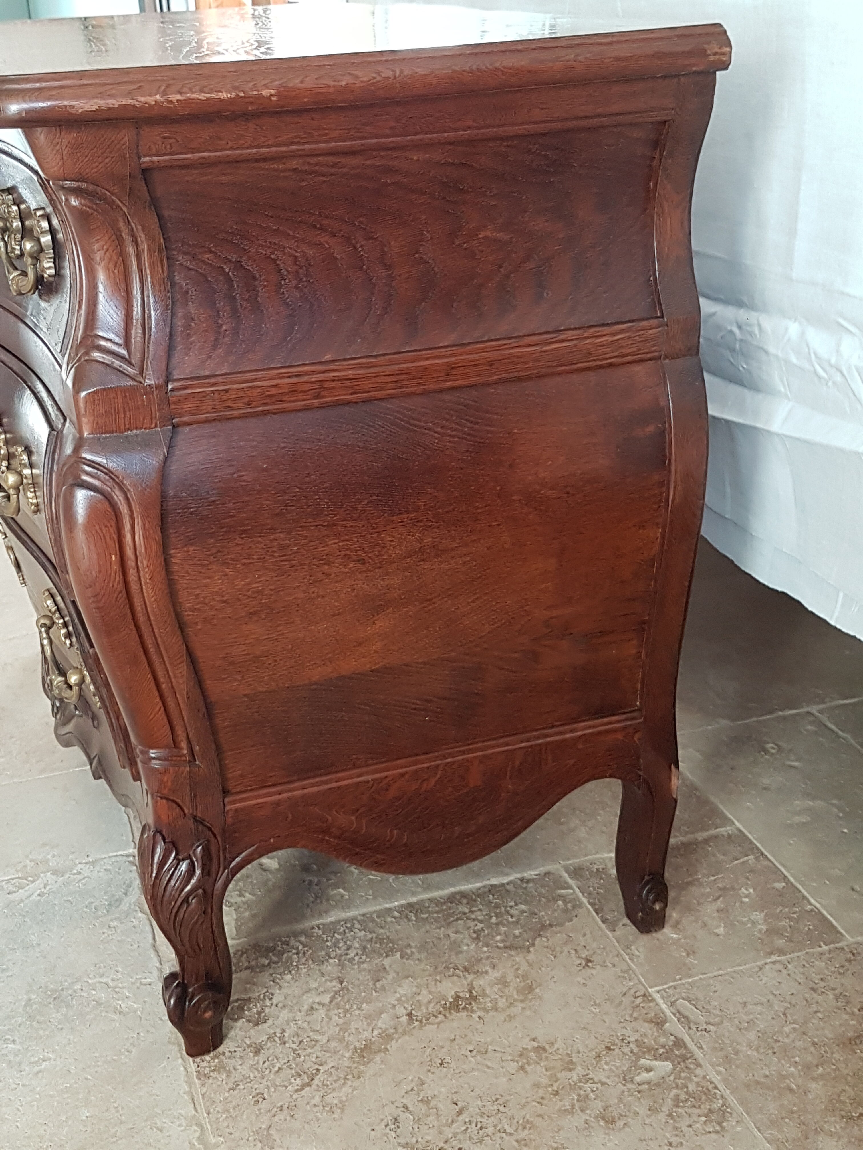 Commode tombeau bordelaise de style Louis XV