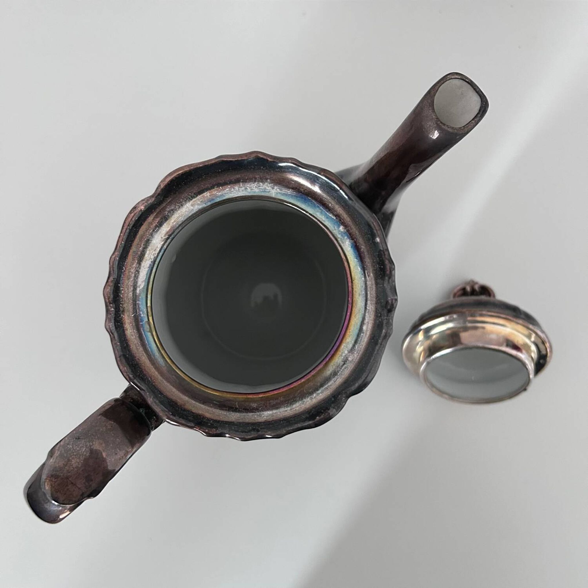 Cafetière en porcelaine métallisée 