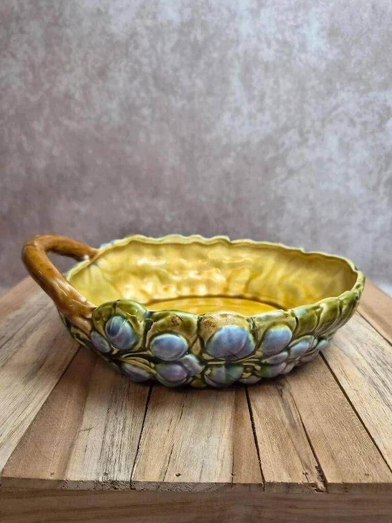 Small basket dish in Sarreguemines slipware Glycine 4771 vintage