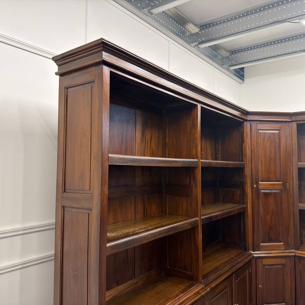 Bibliothèque d'angle classique