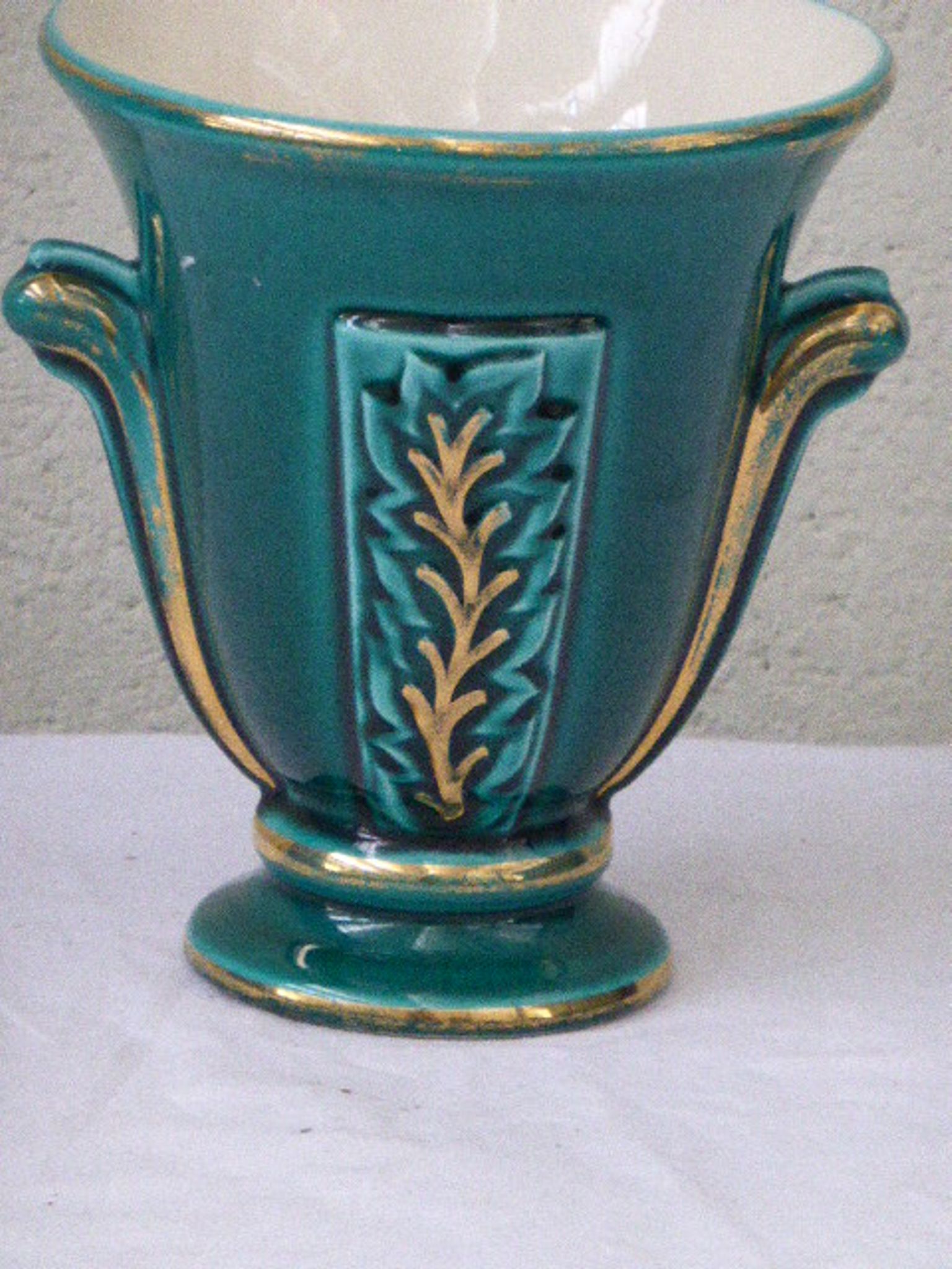 Vase amphore en céramique émaillée verte