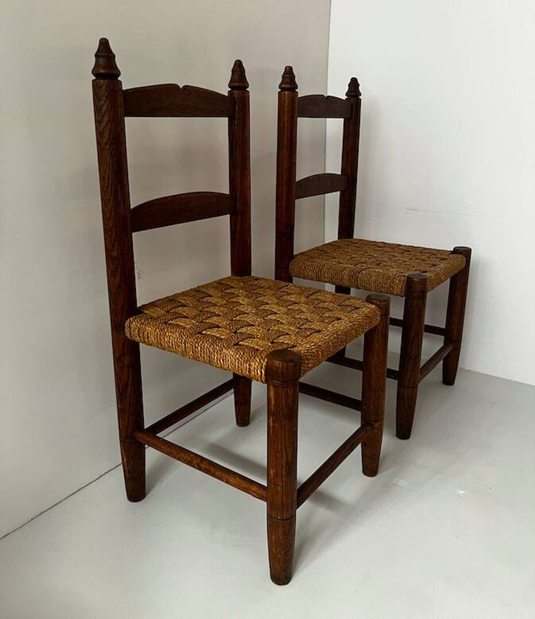 Child's chair made of wood and rope