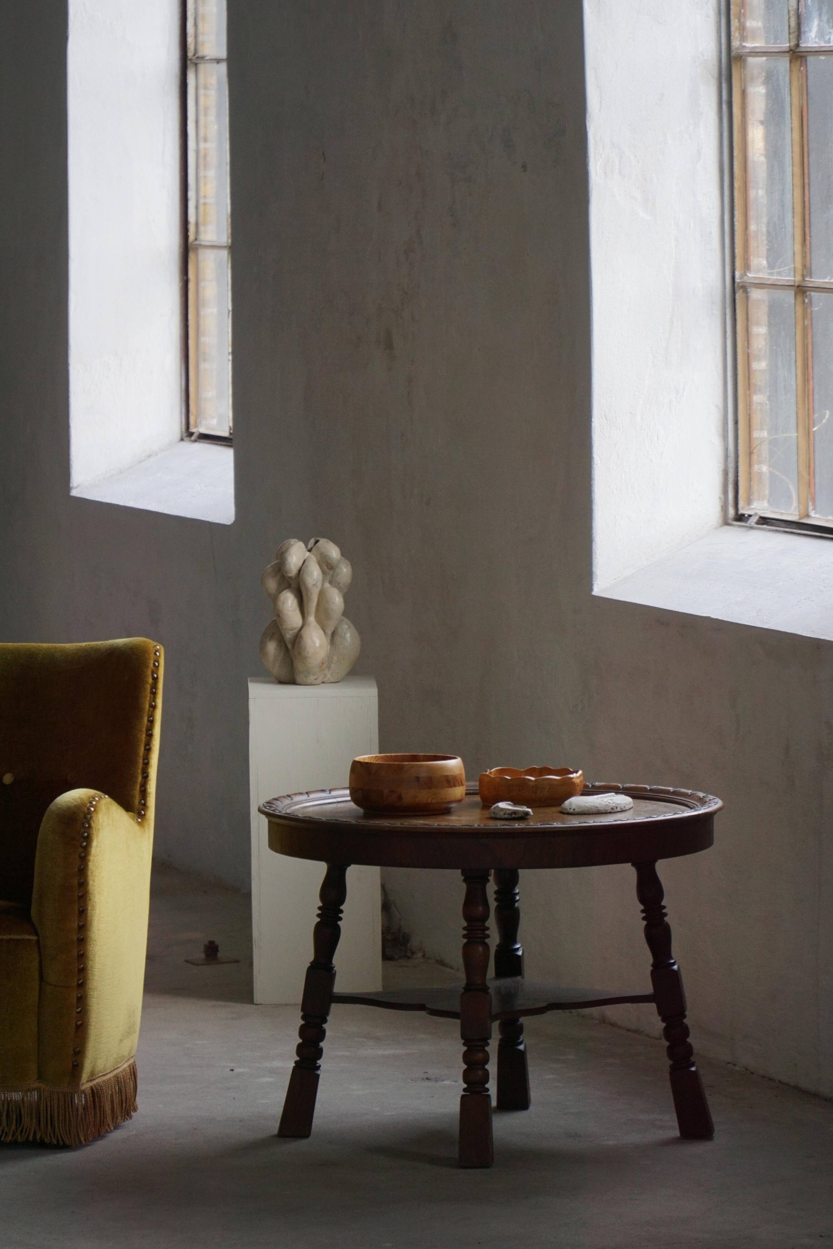 Table d'appoint moderne danoise, style baroque rond en Oak, milieu du 20e siècle