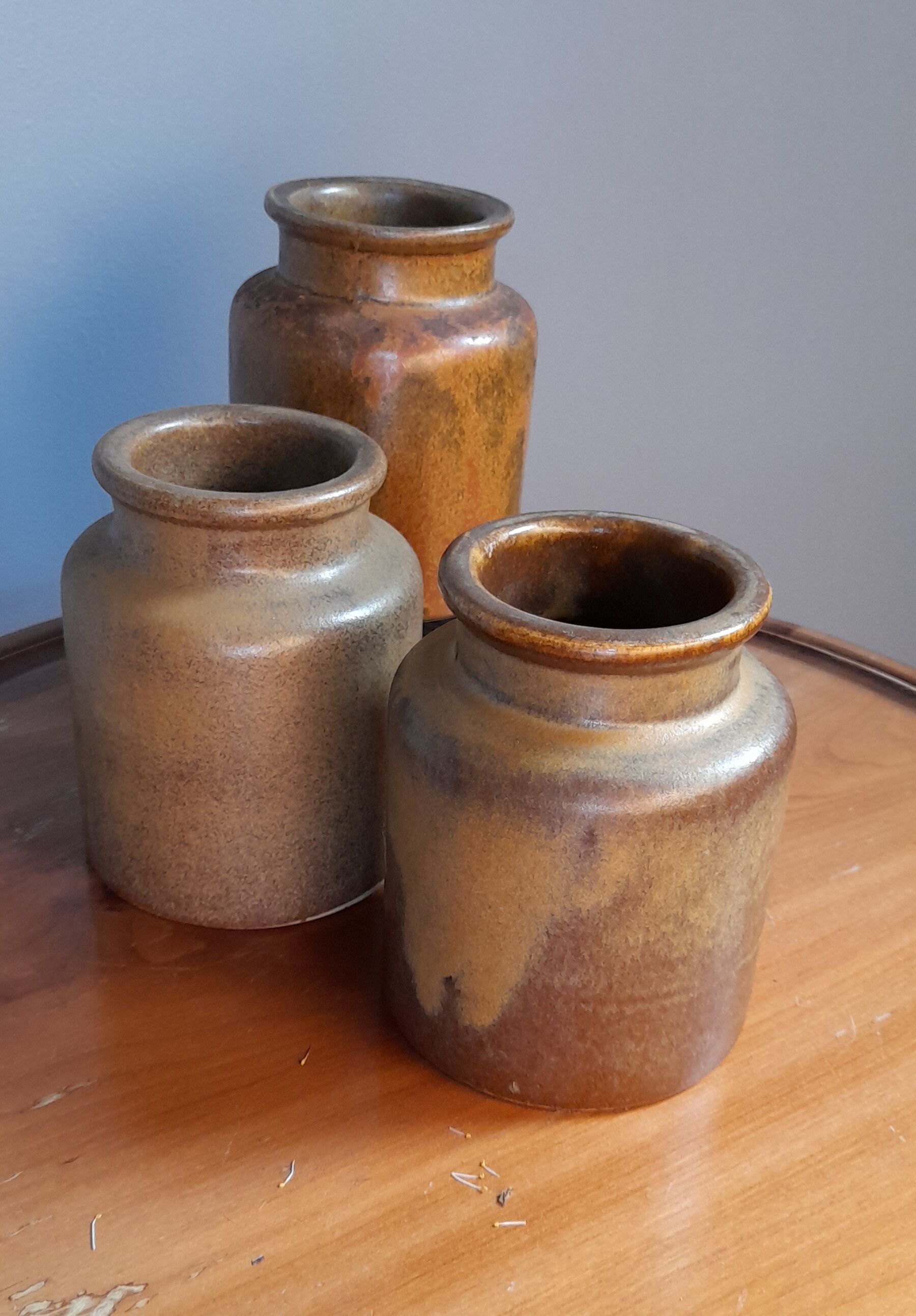 Lot de 3 pots en grès, anciens pots à moutarde