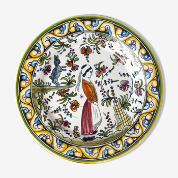Decorative plate with medieval, Breton and rabbit decoration surrounded by plants - Breton earthenware