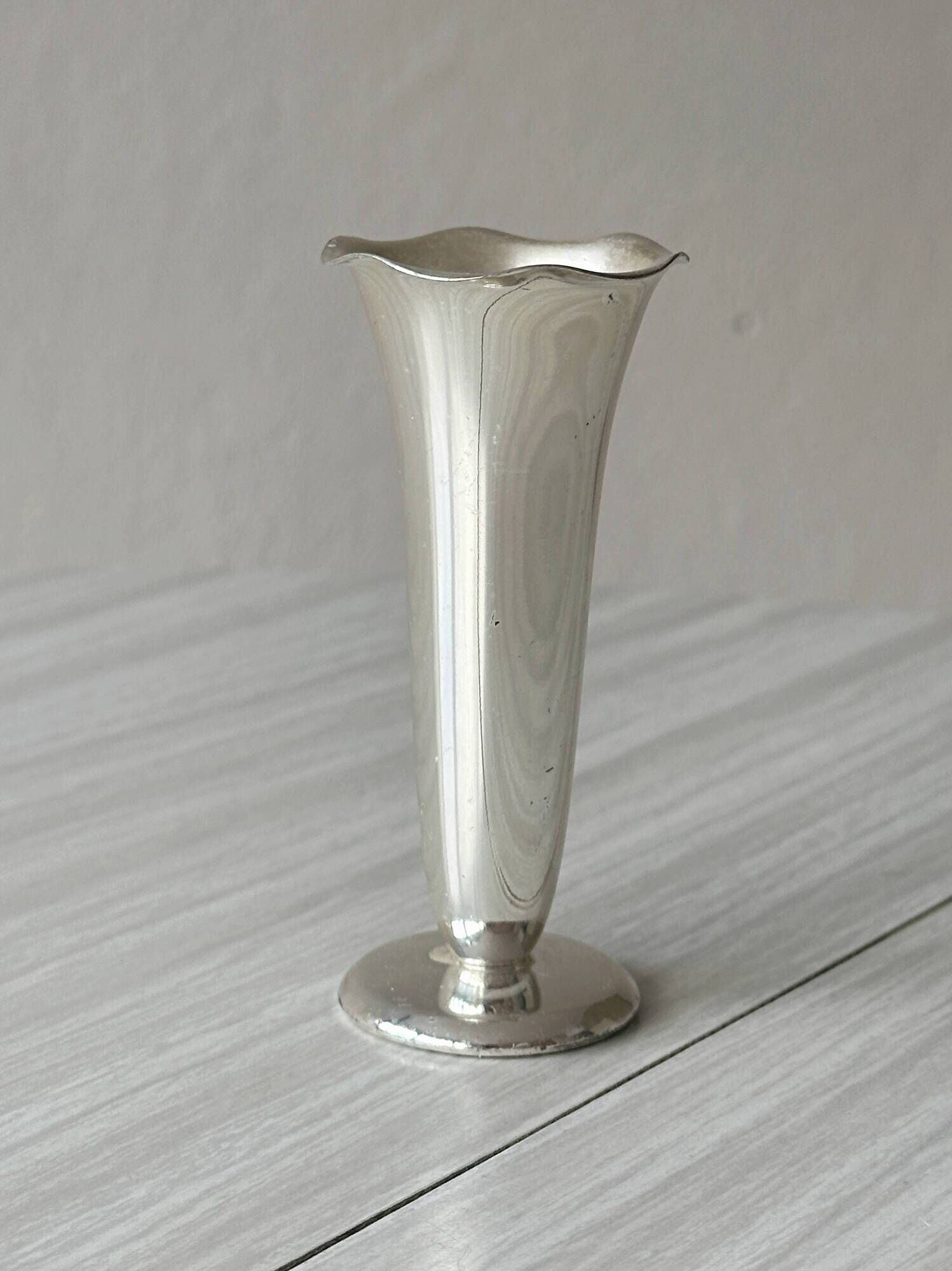 Mini metal soliflore vase, wavy corolla neck