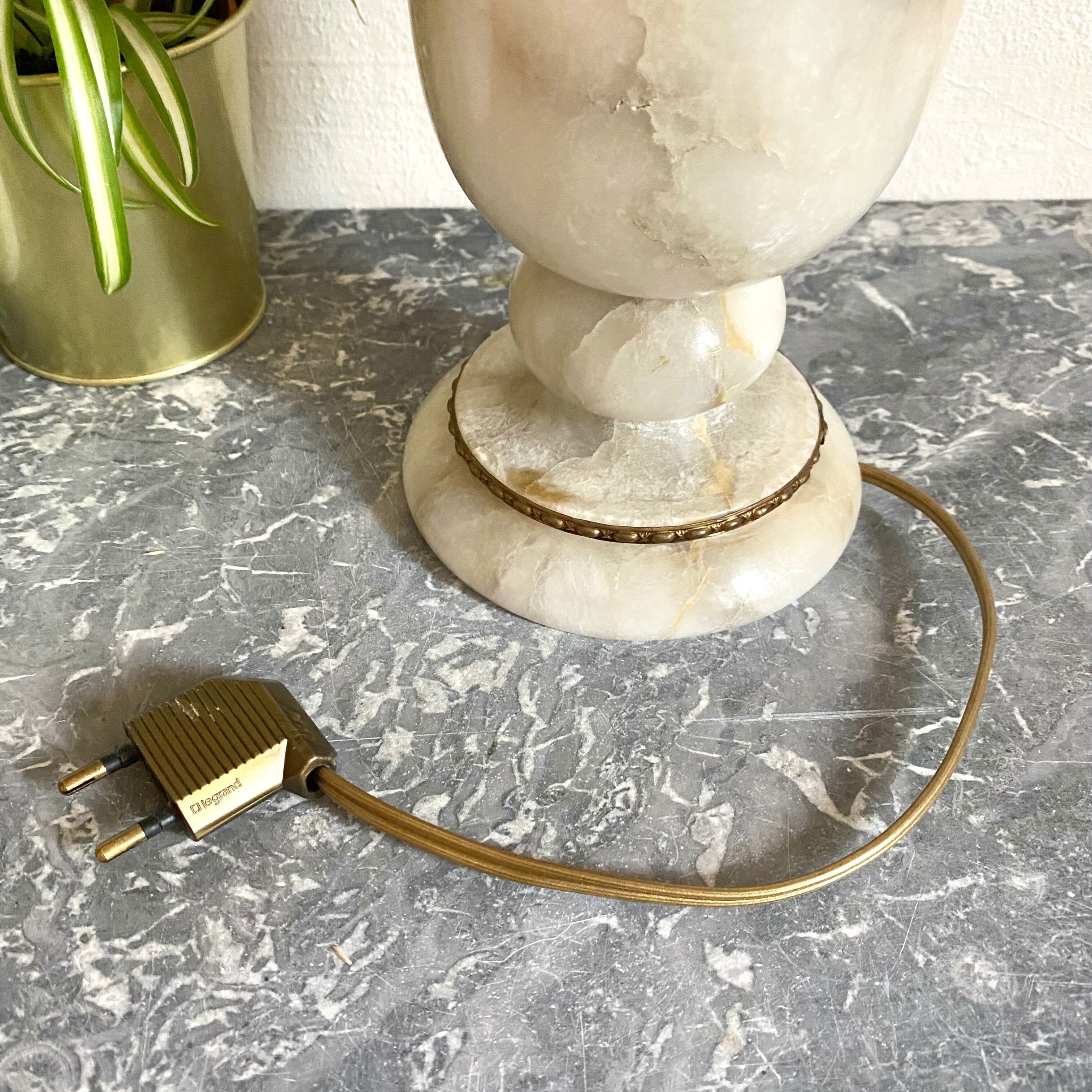 Vintage Medicis lamp in alabaster and brass