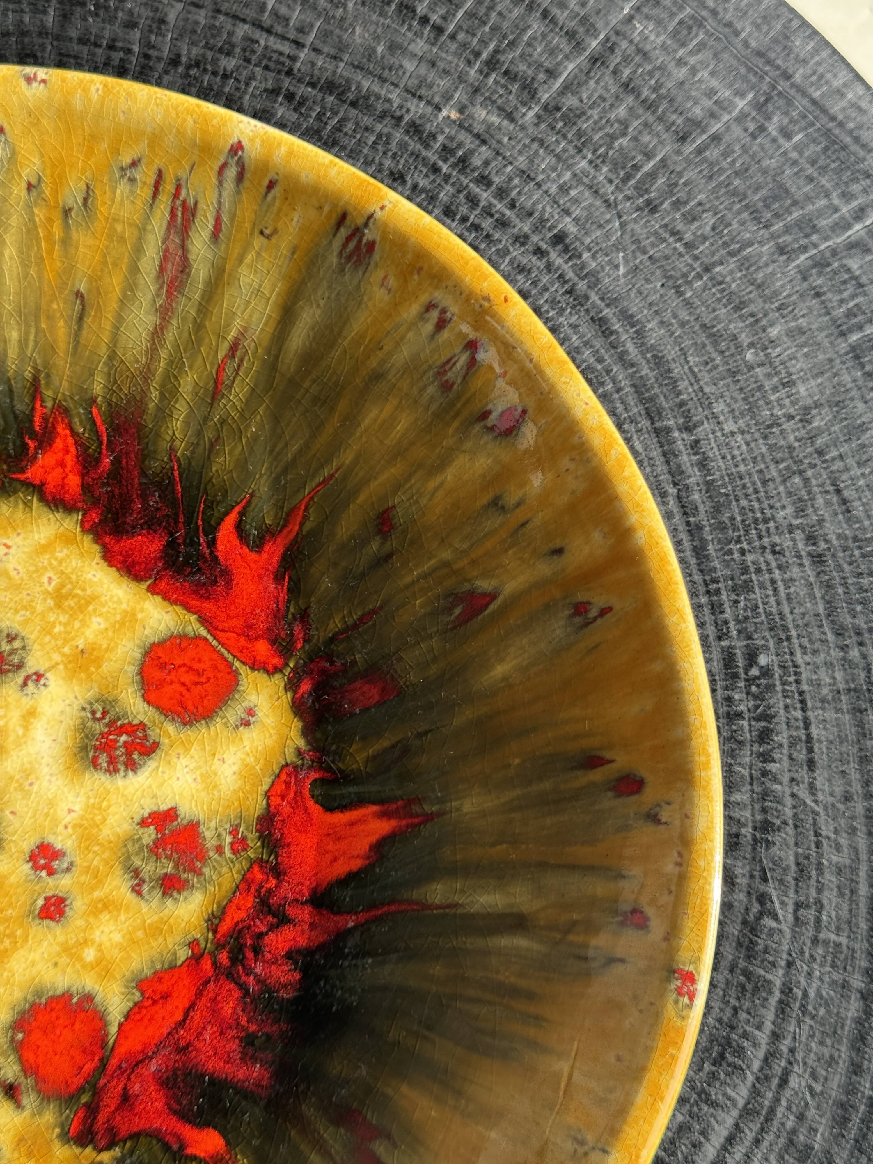 Large circular dish in West Germany style, brand JQ D35 H5.