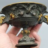 Bronze pedestal bowl with leaf decoration