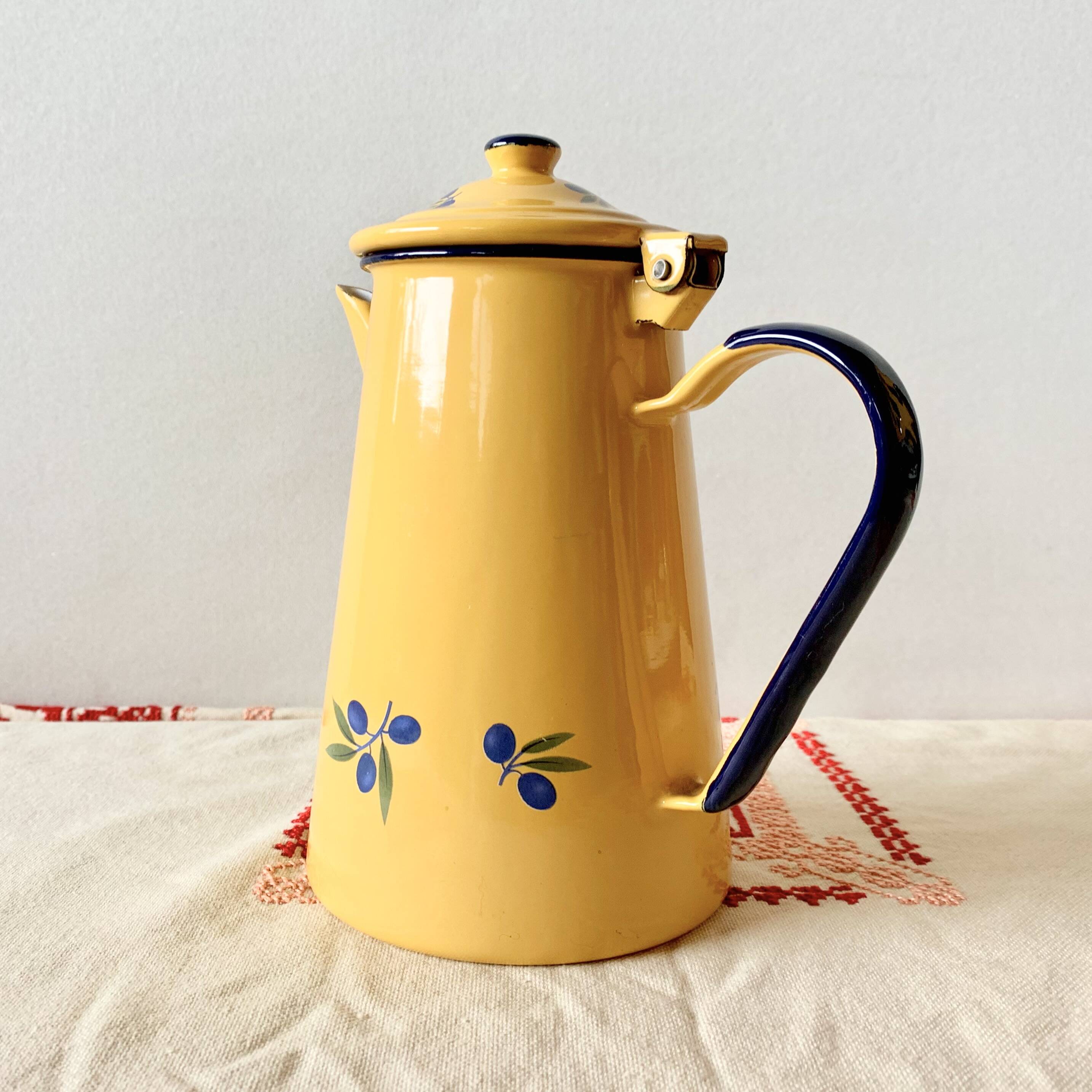 Old coffee maker in yellow enameled sheet metal - olive decor