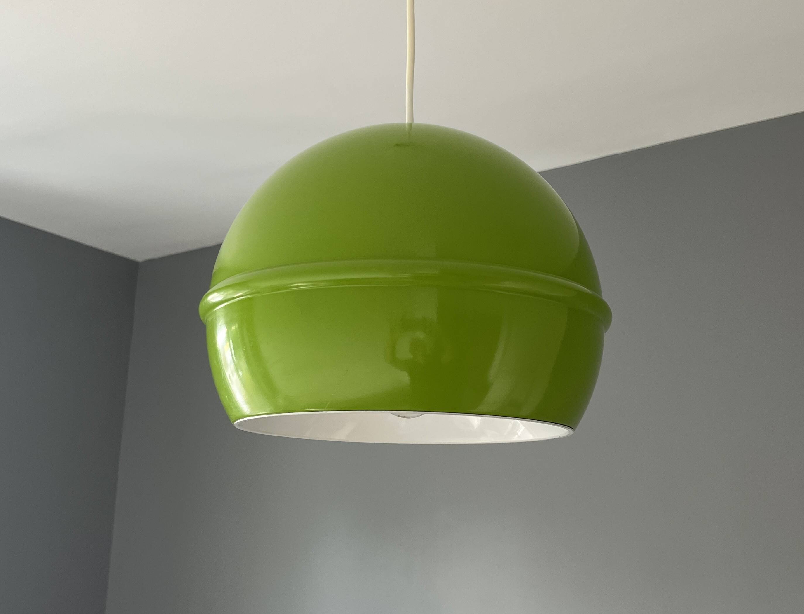 Vintage green apple suspension (1970)