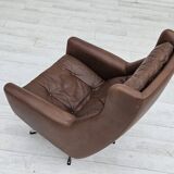 Années 1970, chaise pivotante danoise avec repose-pieds, bon état d'origine, cuir.