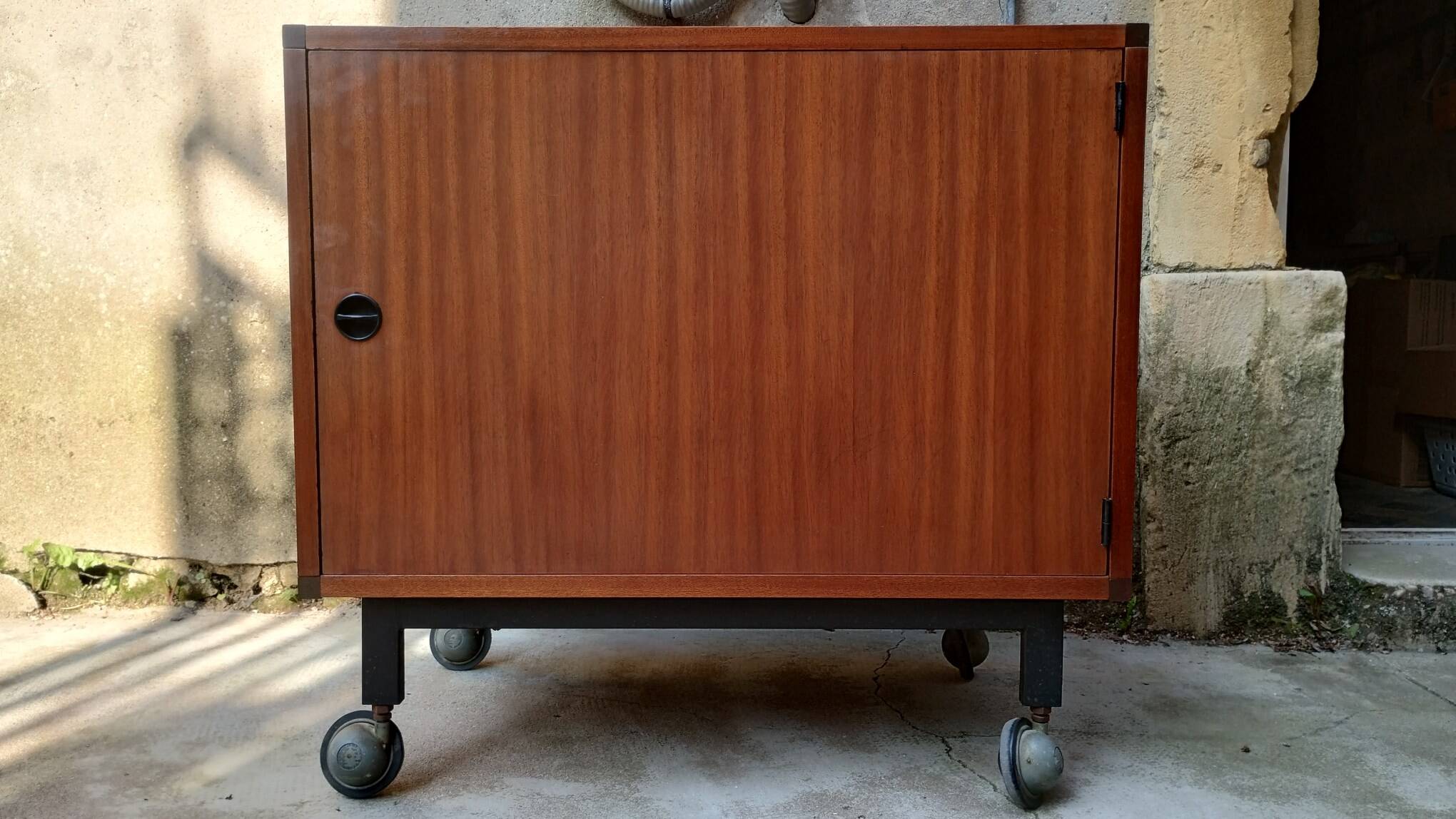 Bar / TV cabinet on wheels