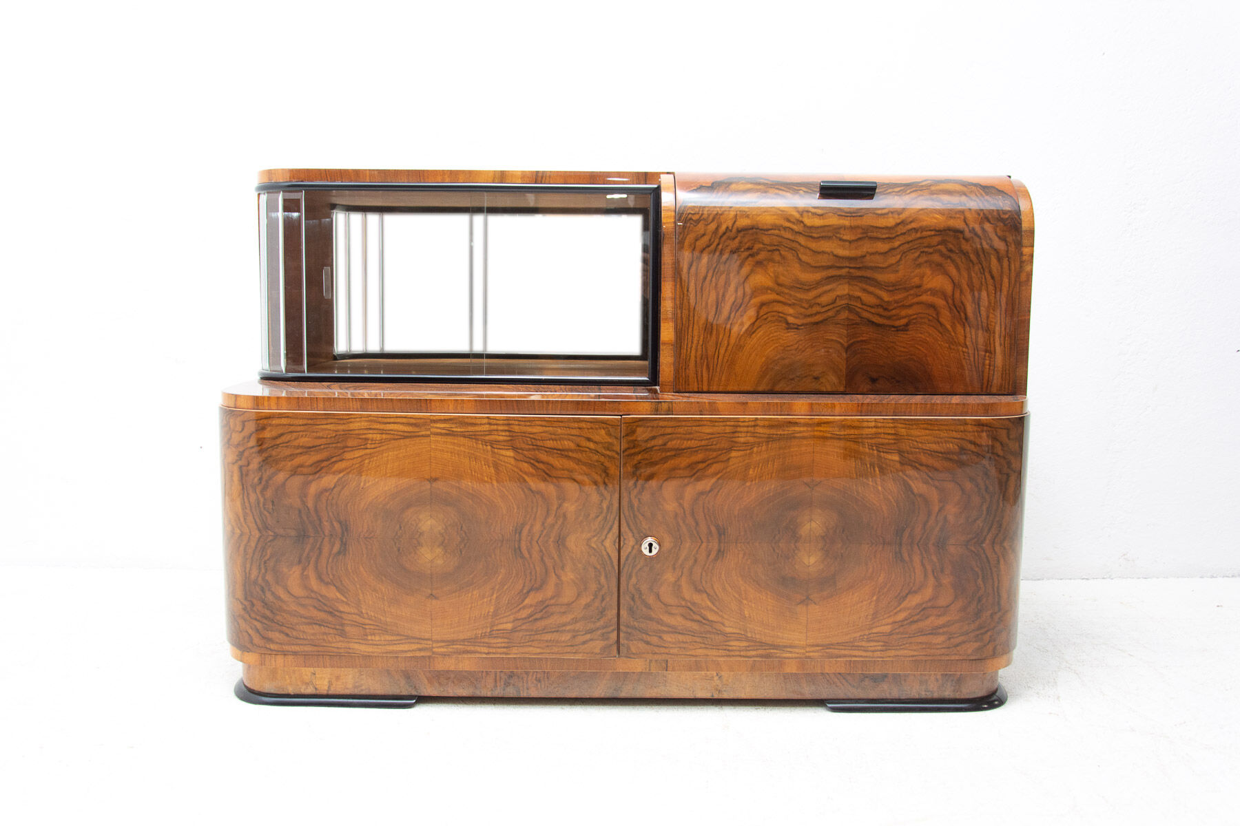 Art deco bar cabinet attribute to jindřich halabala, 1930s