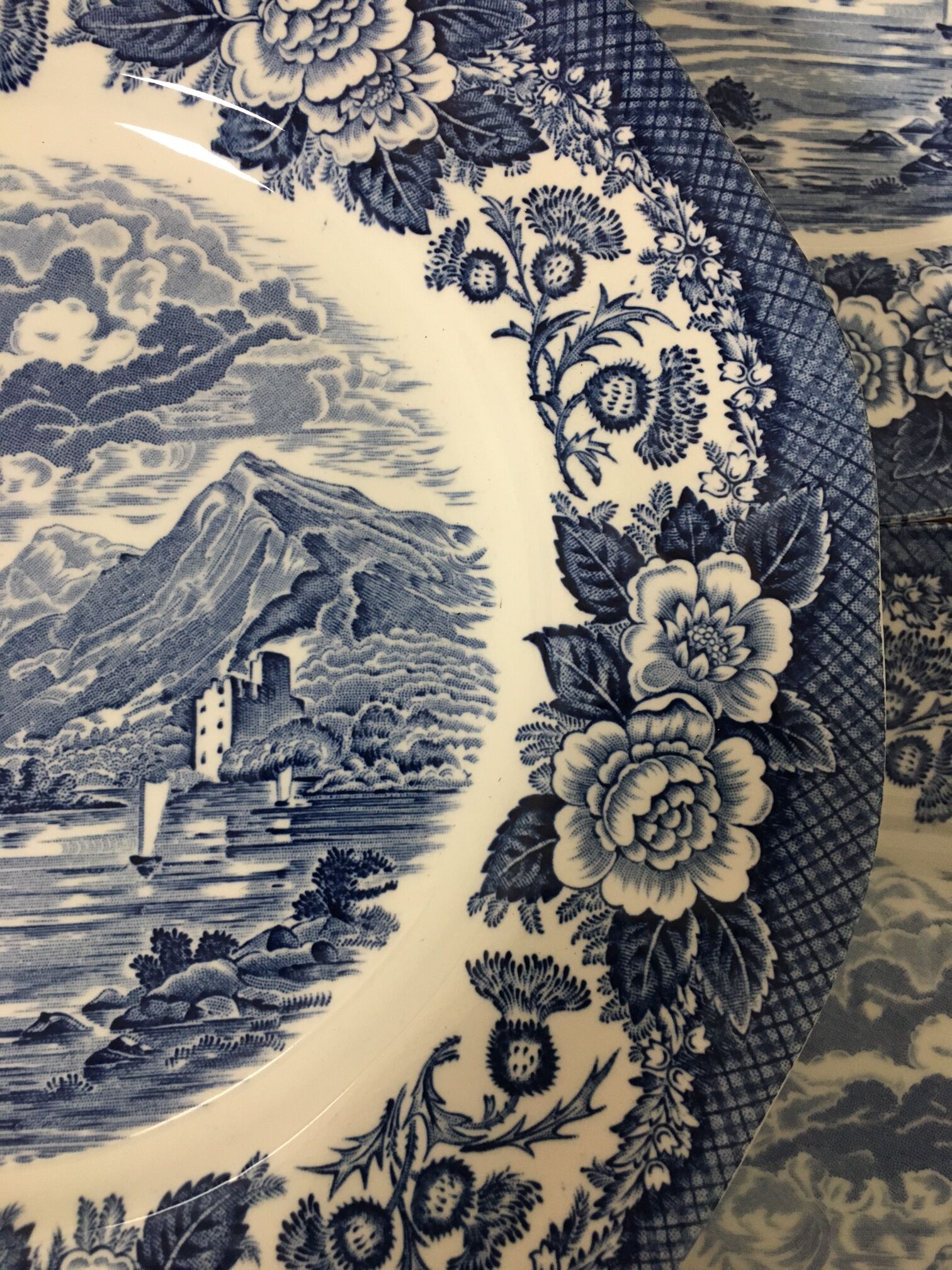 6 flat plates "Lochs of Scotland" Wegwood