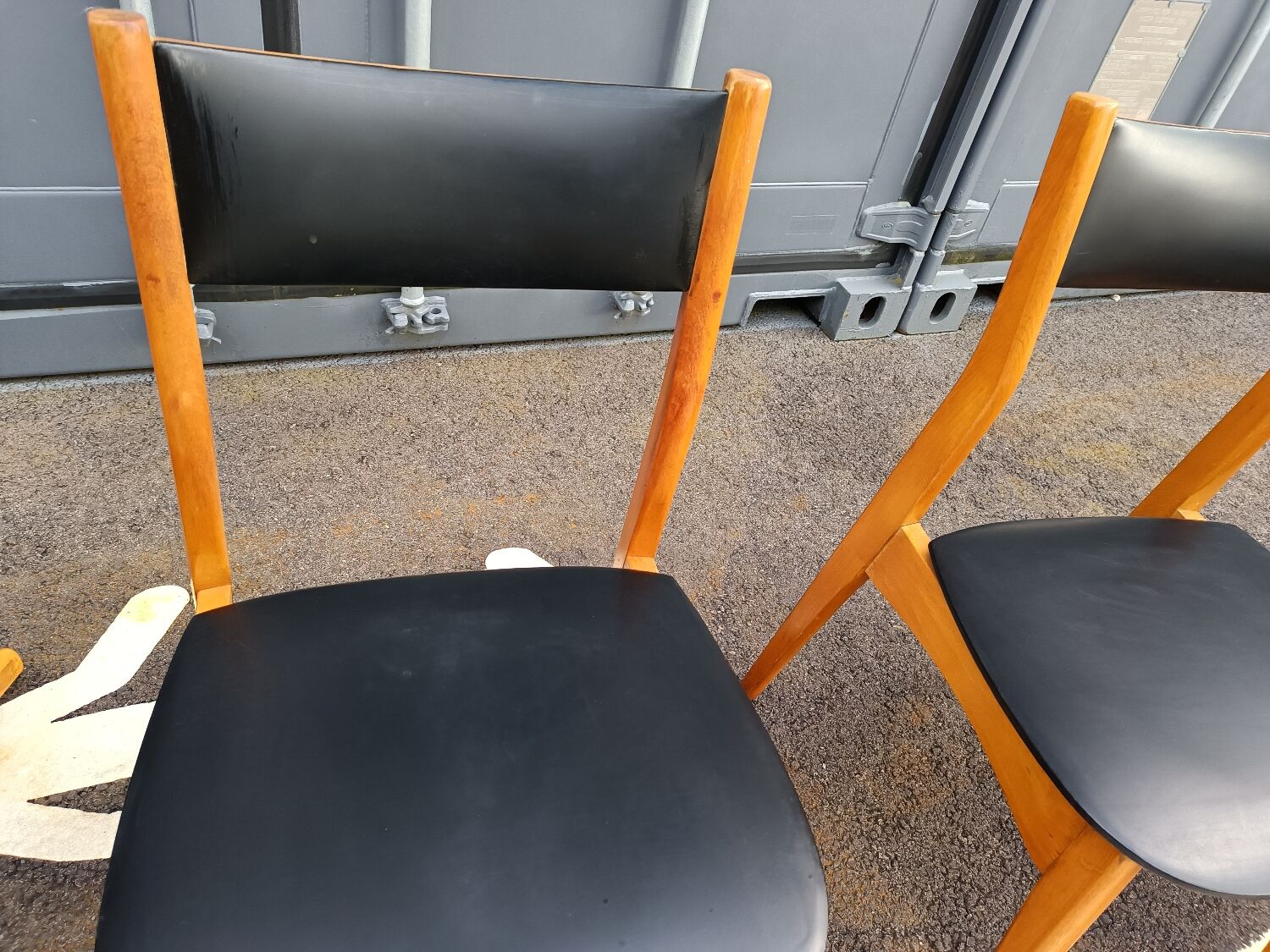 Series of 4 vintage scandinavian chairs with compass feet