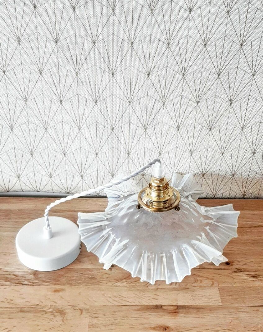 Opalescent opaline suspension