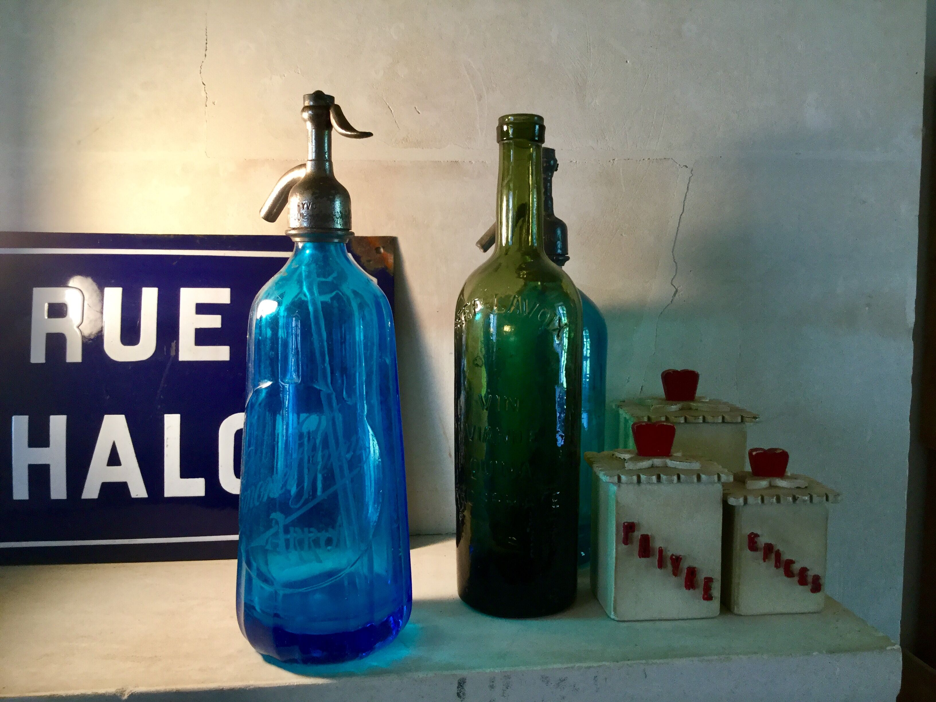 Old siphon blue brasserie Paris