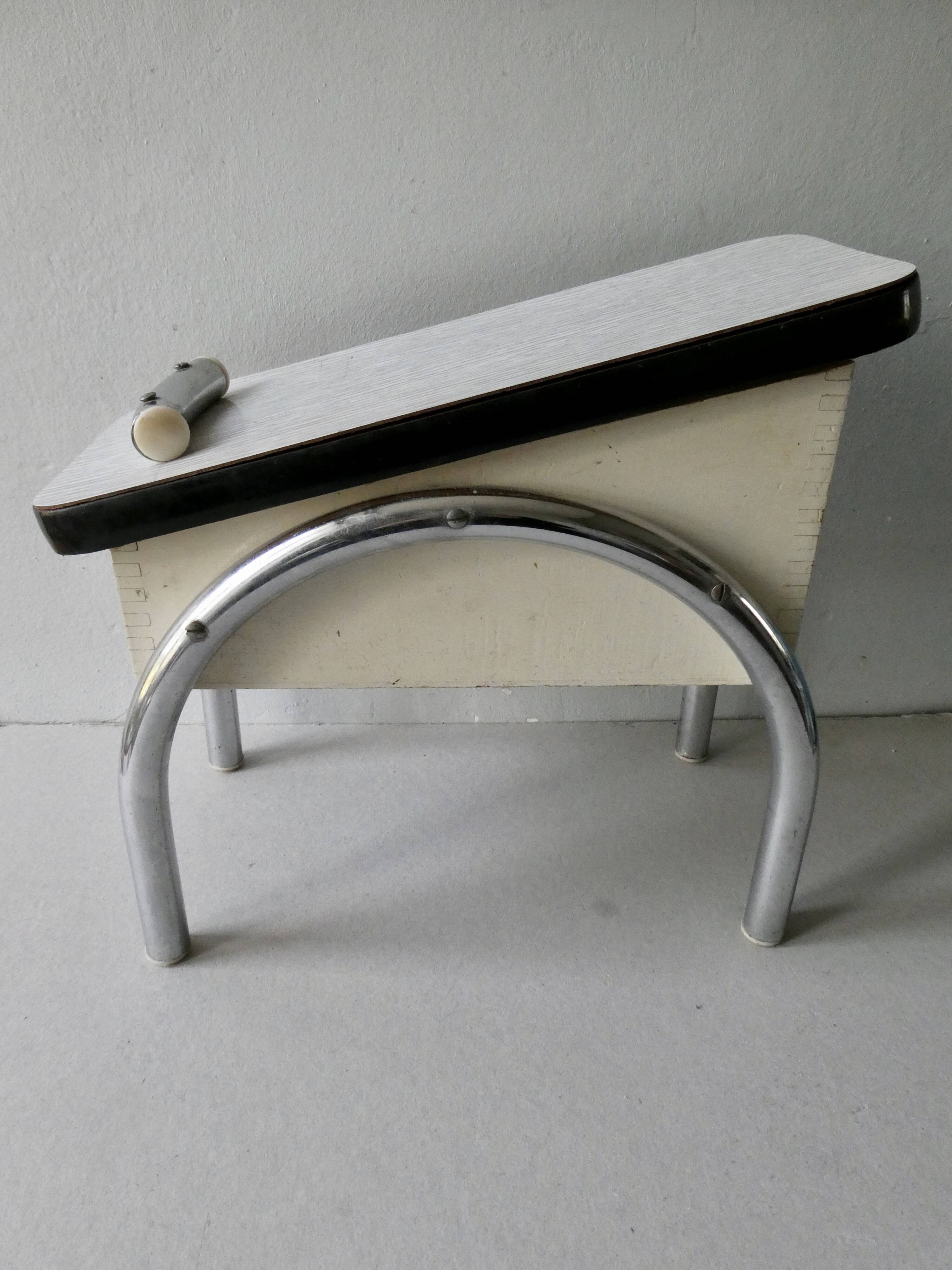 Rest feet, waxer chest, in Formica, 60s