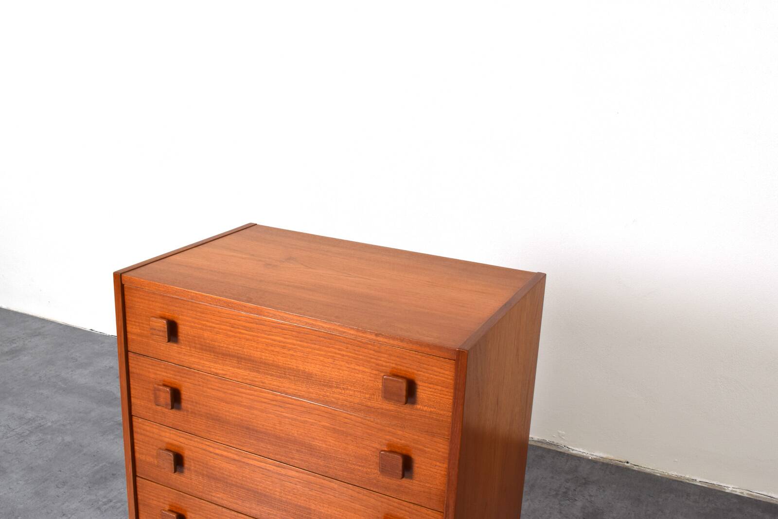 Commode danoise en teck du milieu du siècle de Domino Mobler, années 1960.