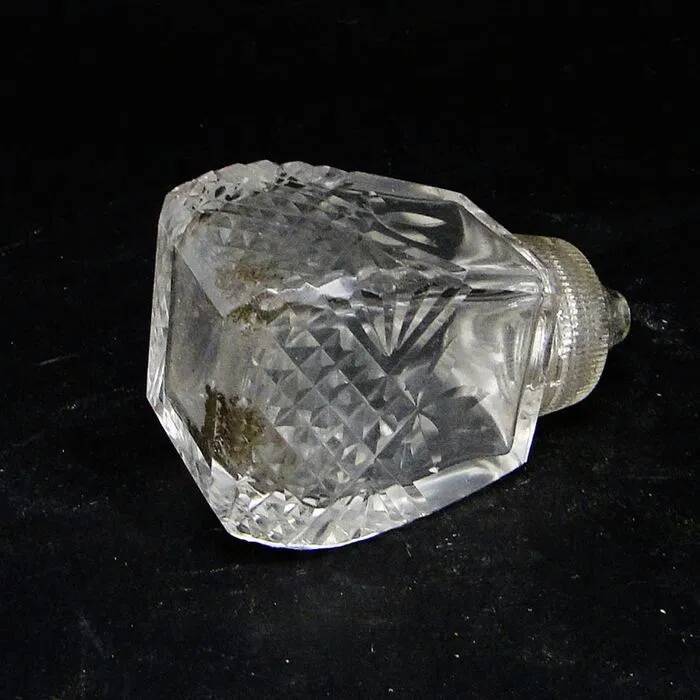 D5H Salt Shaker in Art Deco Style